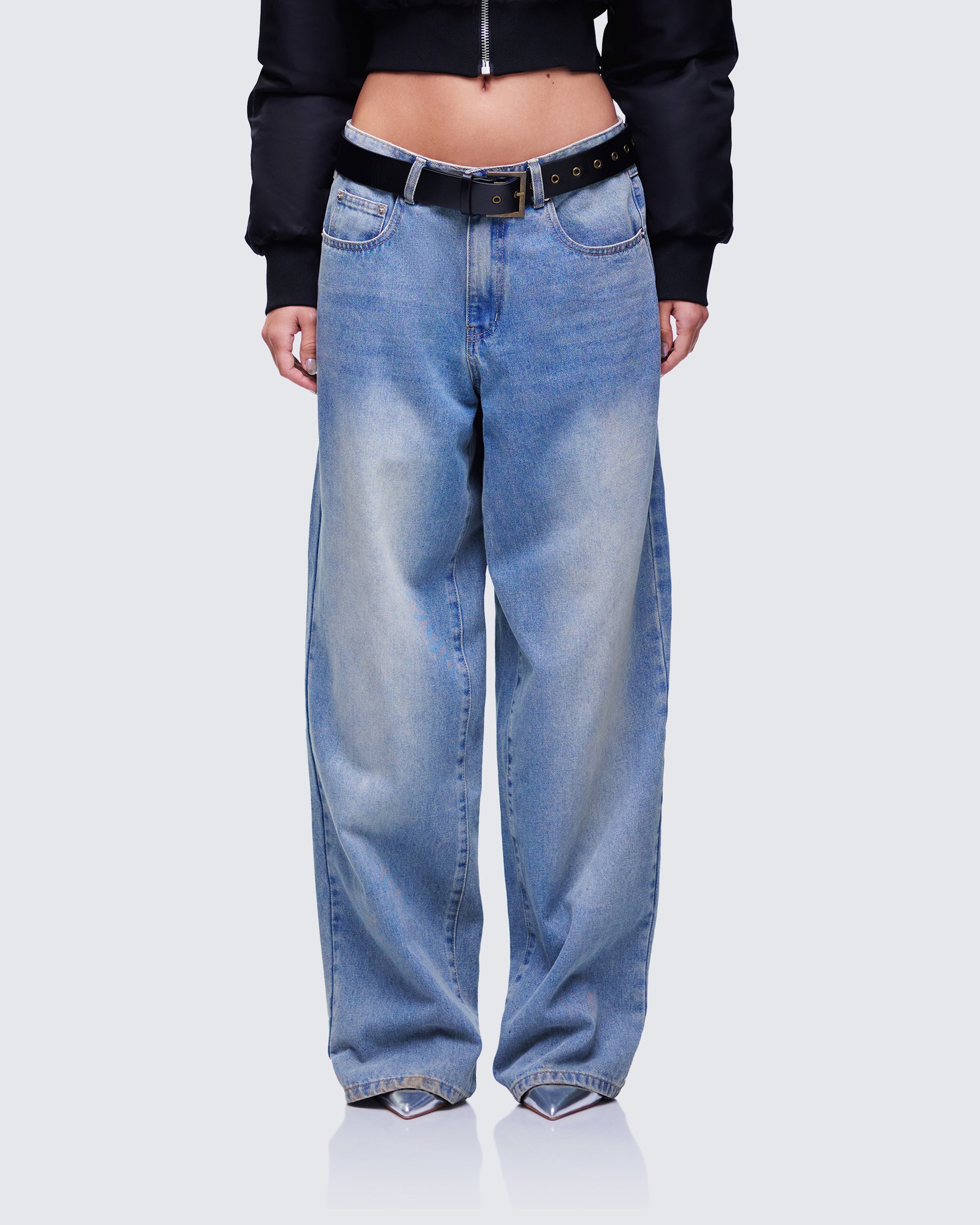 Isabeau Black Waist Belt model front