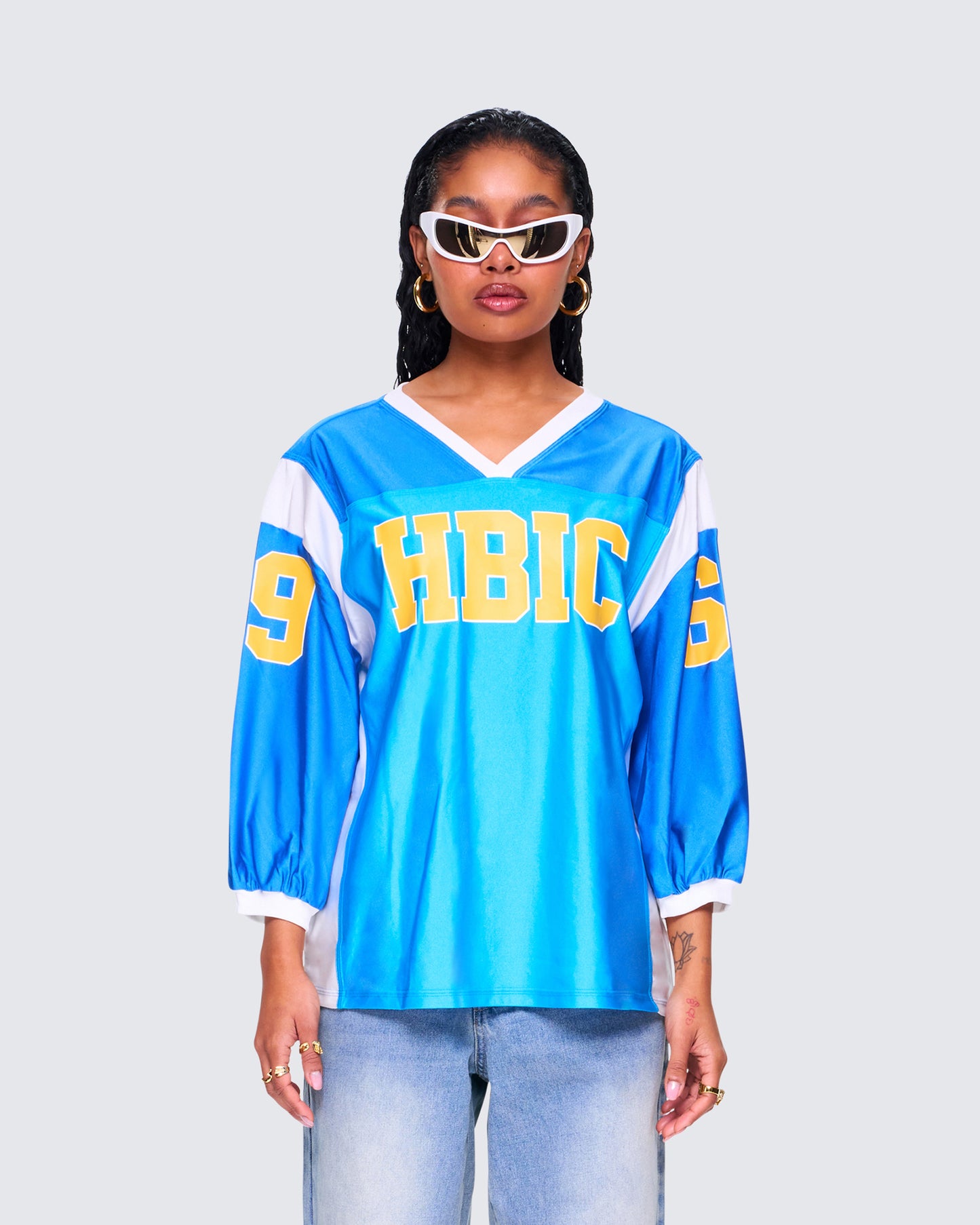 Bea Blue Graphic Sports Jersey Top model front