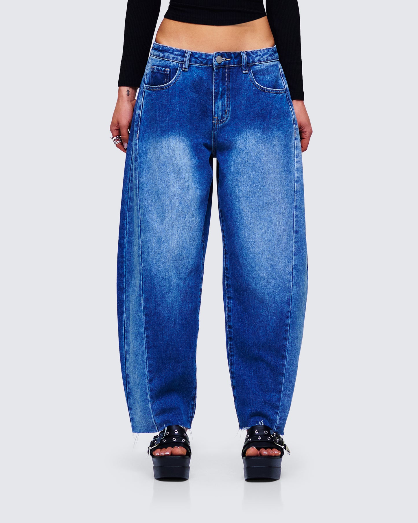 Amets Blue Denim Barrel Leg Jean model front