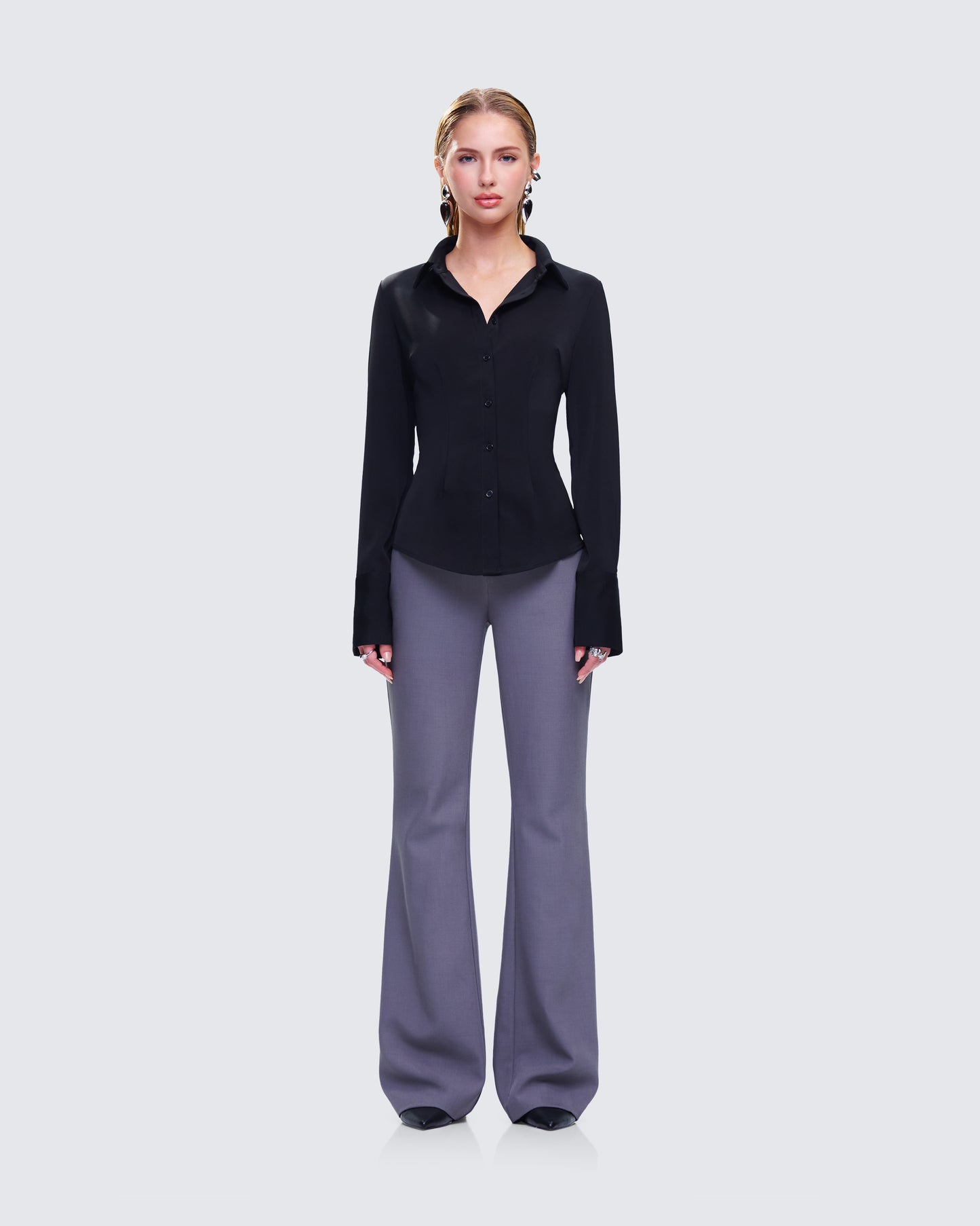 Avyanna Smart Set model front