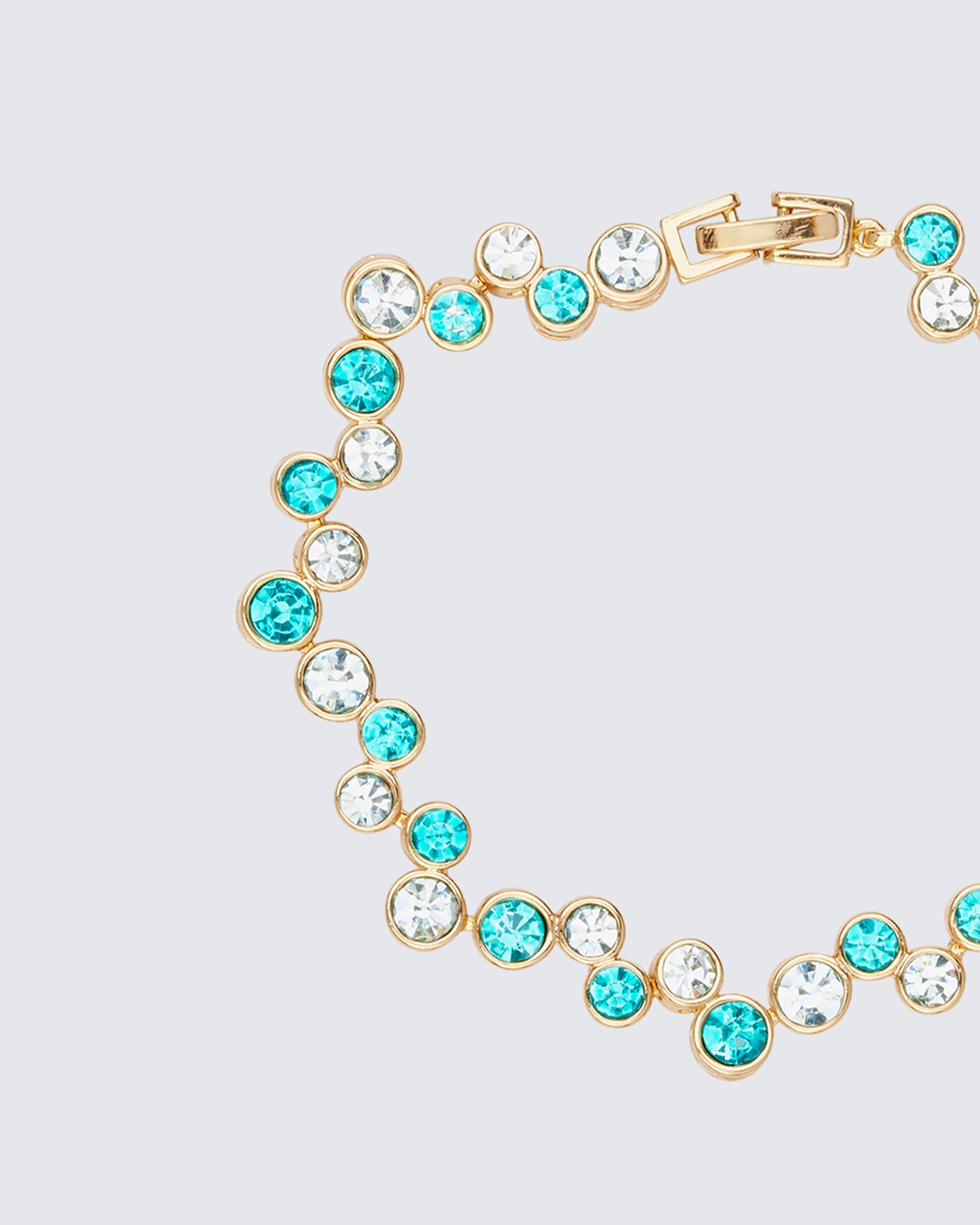 Gold bracelet front view – FINESSE