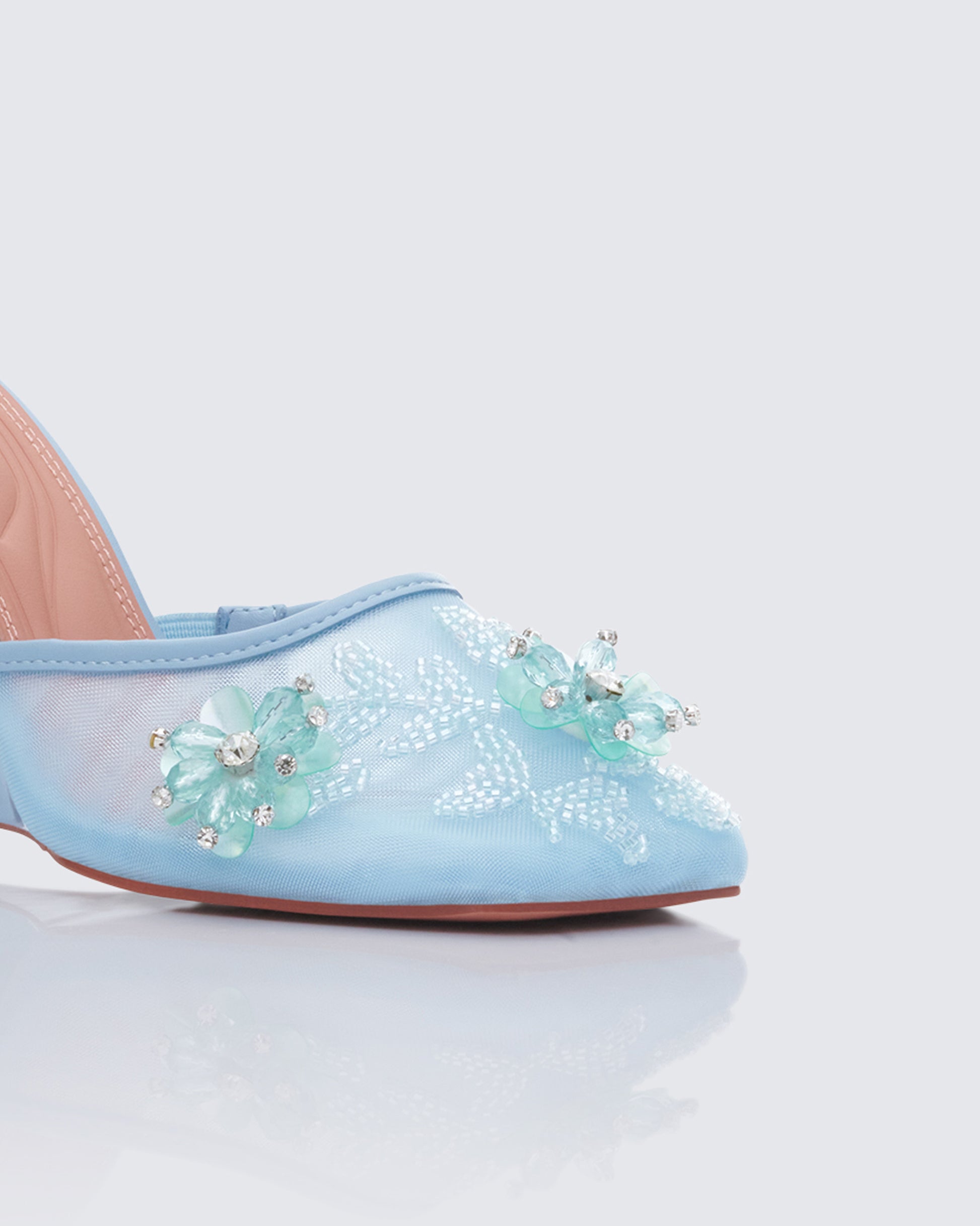 Women's blue mesh sandals close-up detail – FINESSE
