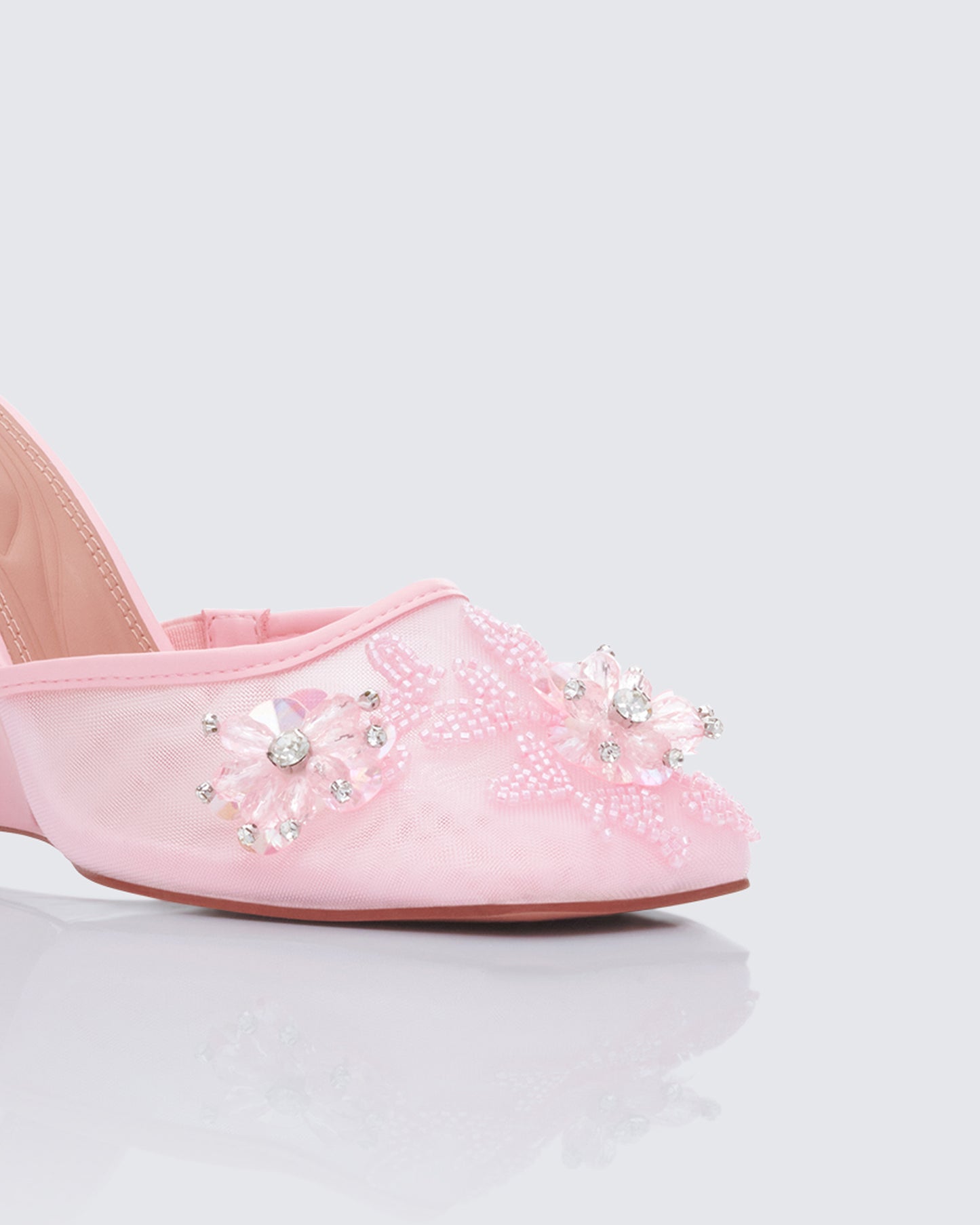 Women's pink mesh sandals close-up detail – FINESSE