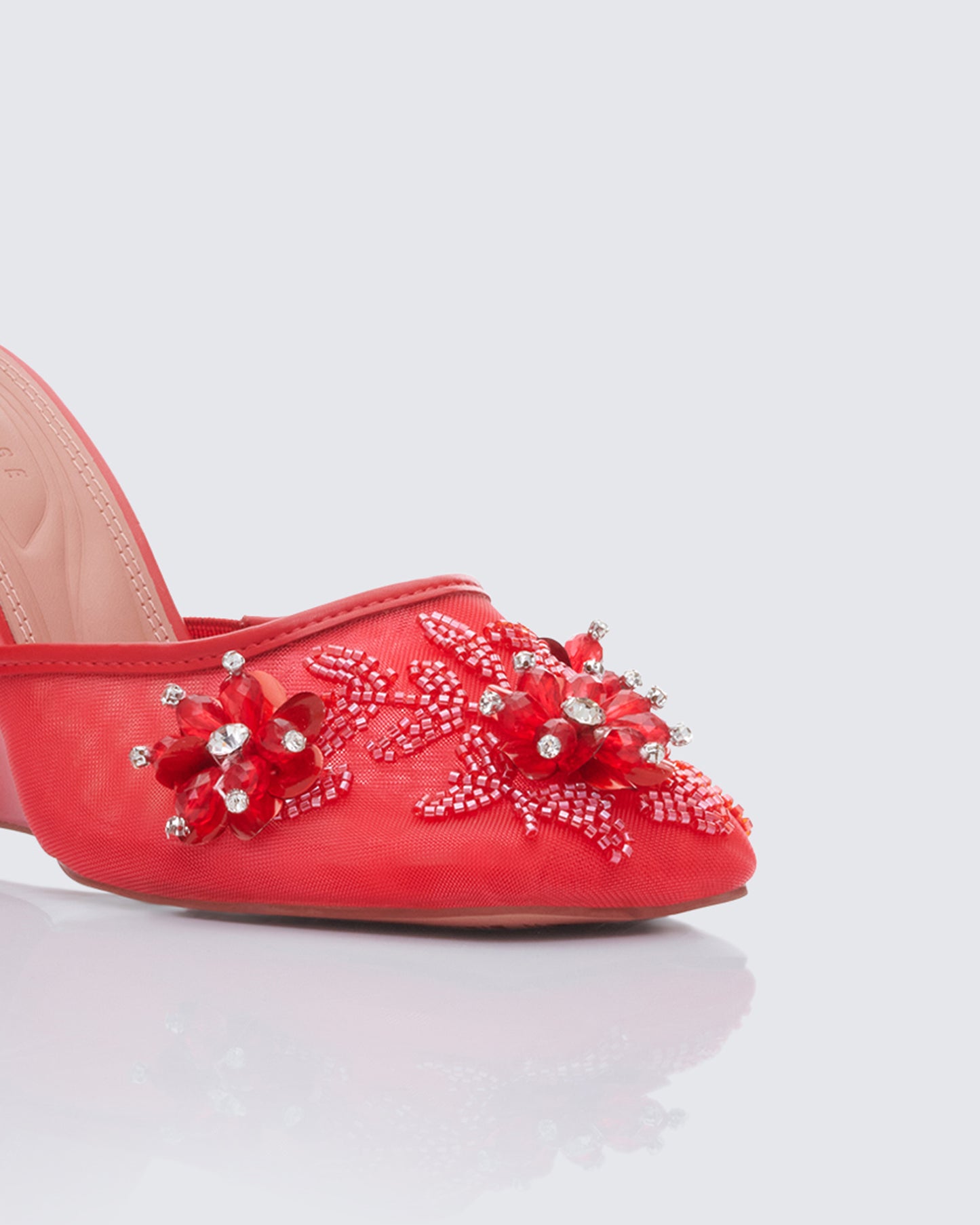 Women's red mesh sandals close-up detail β FINESSE