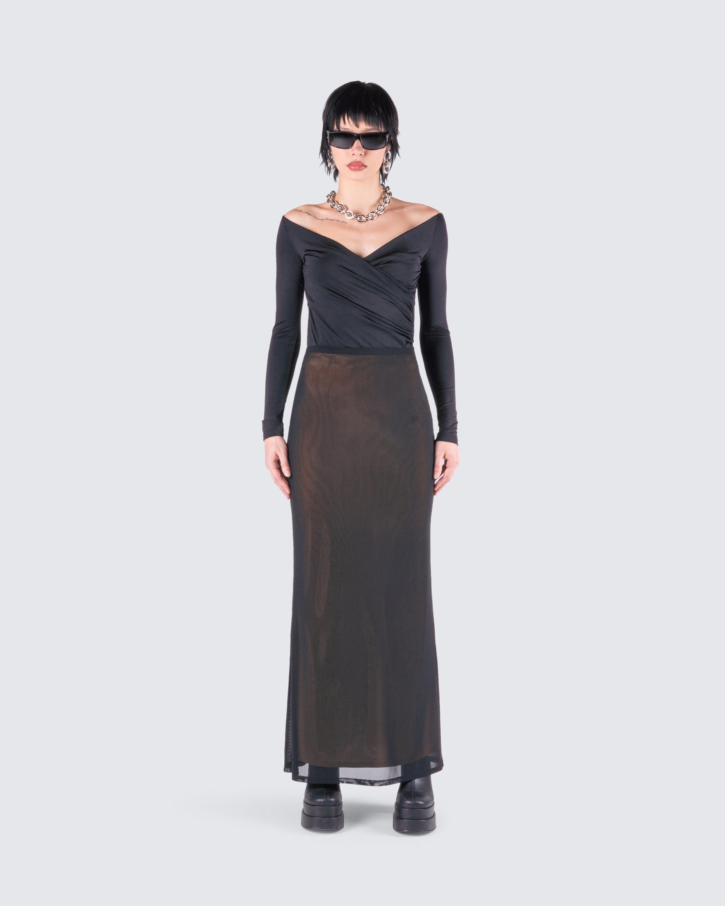 Cait Elegant Set model front