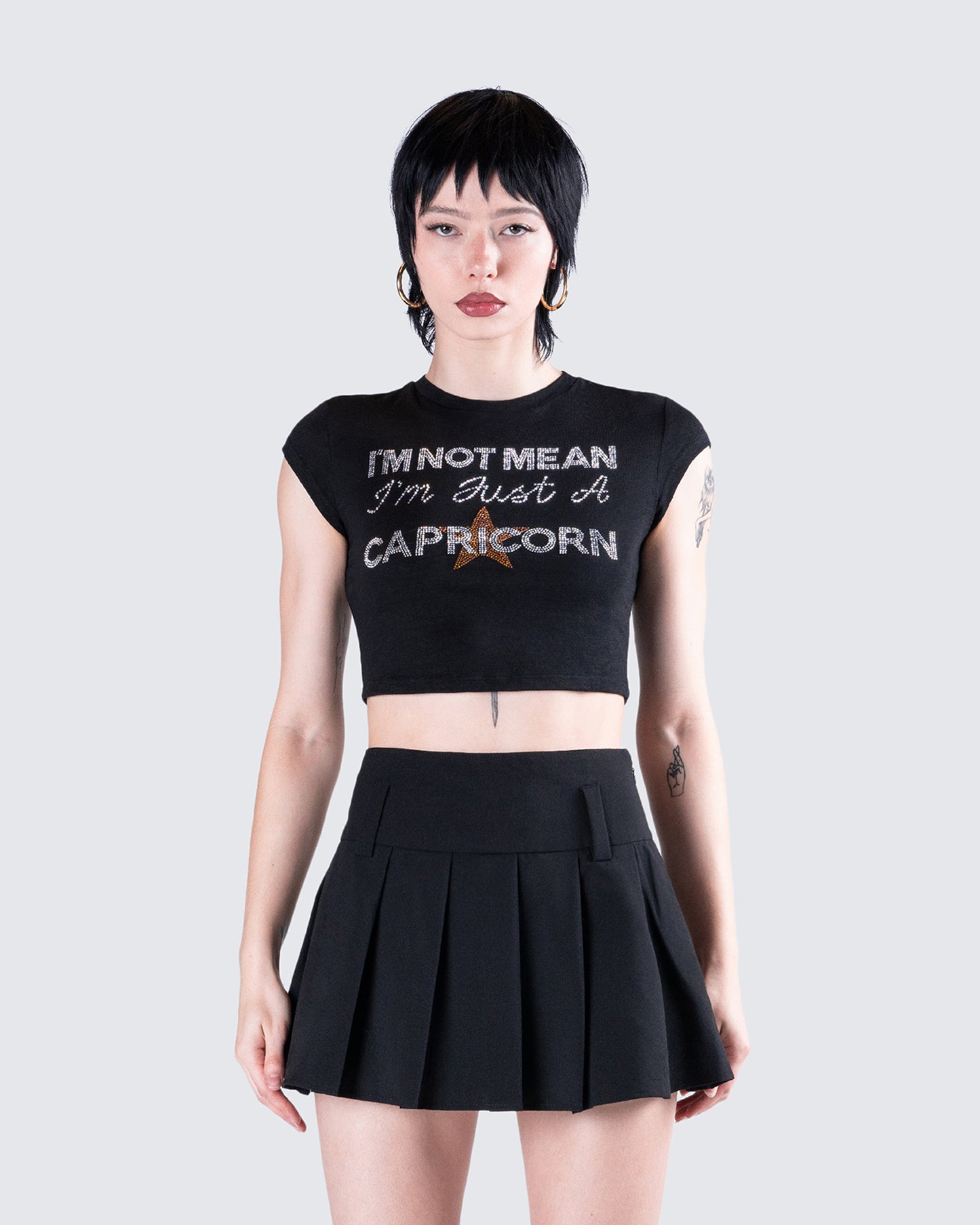 Clea Black Capricorn Graphic Top model front