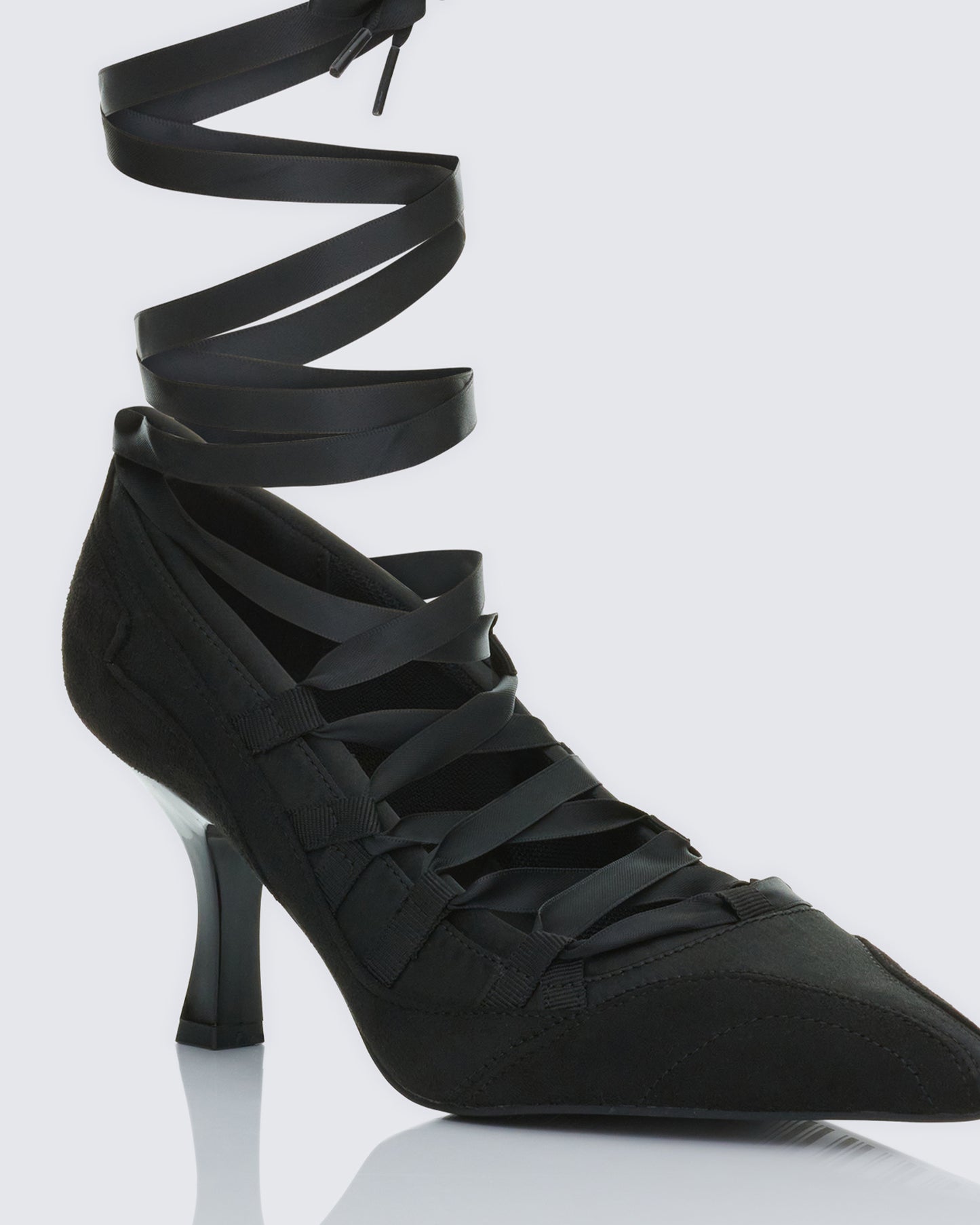 Women's black shoes close-up detail β FINESSE