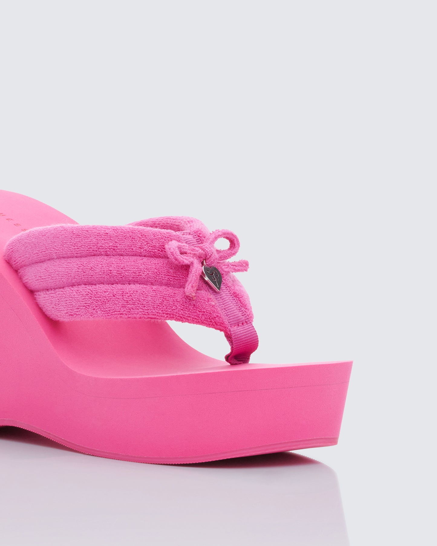 Women's pink wedge sandals close-up detail – FINESSE