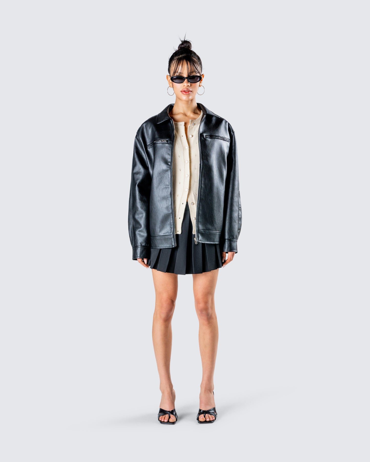 Dove Pleated Set model front