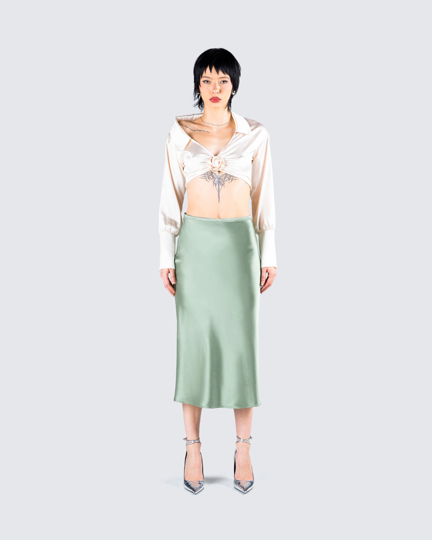 Noor Satin Set model front