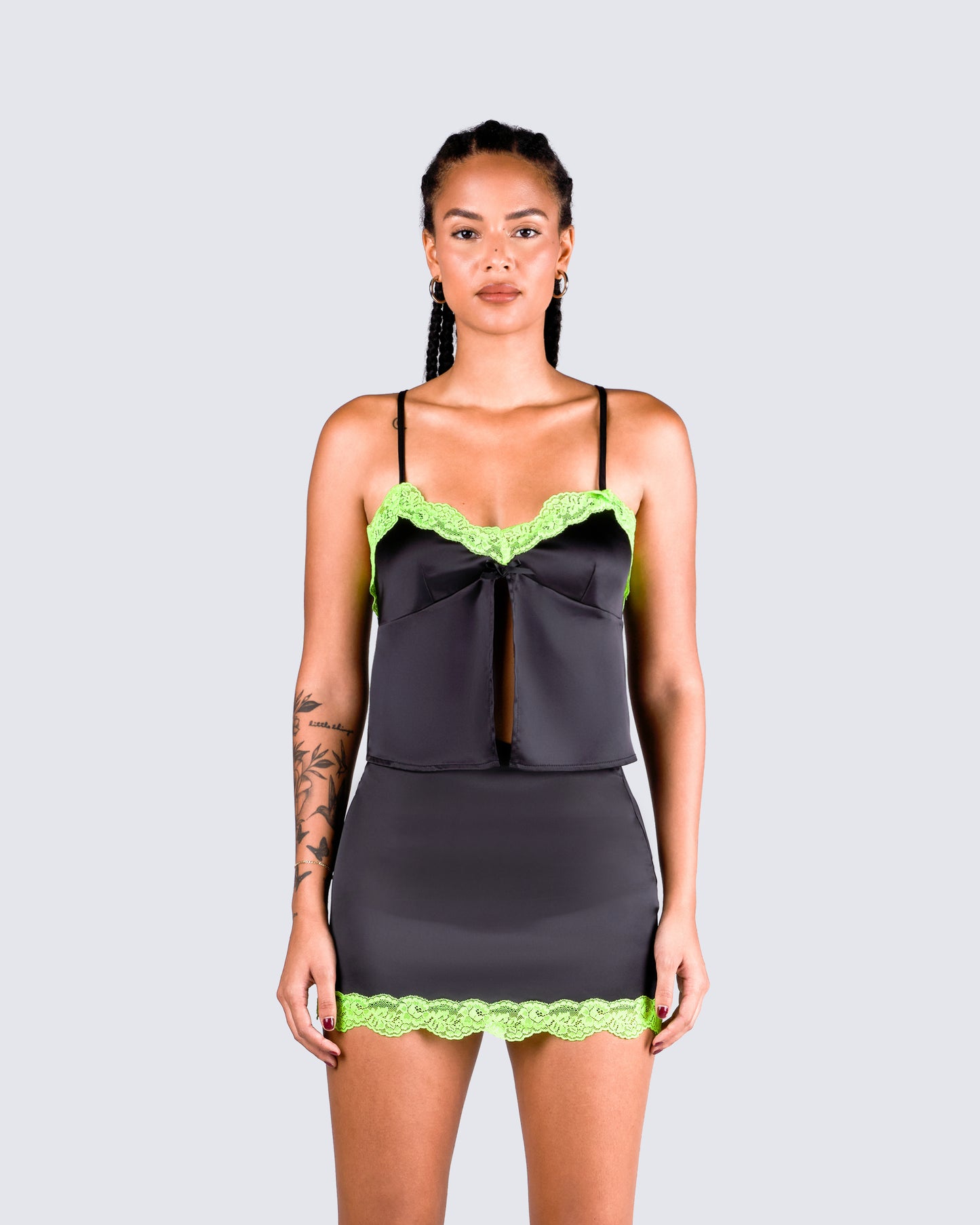 Nadya Noticeable Set model front