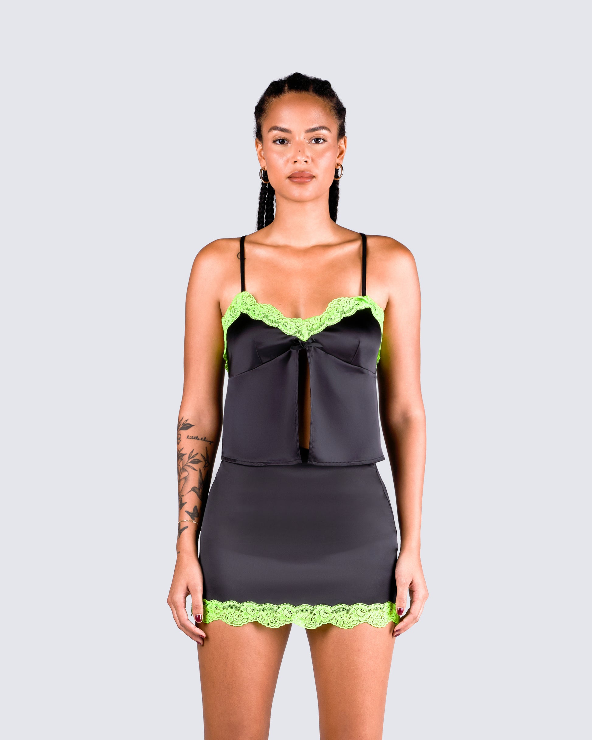 Nadya Noticeable Set model front