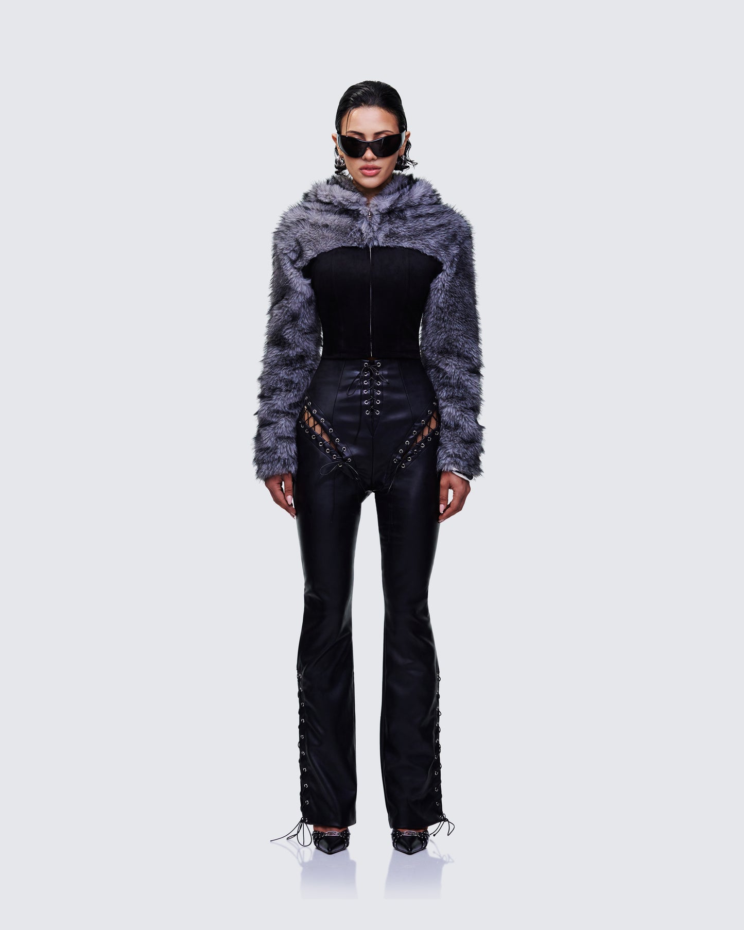 Genesis Lace Up Setโจmodel front