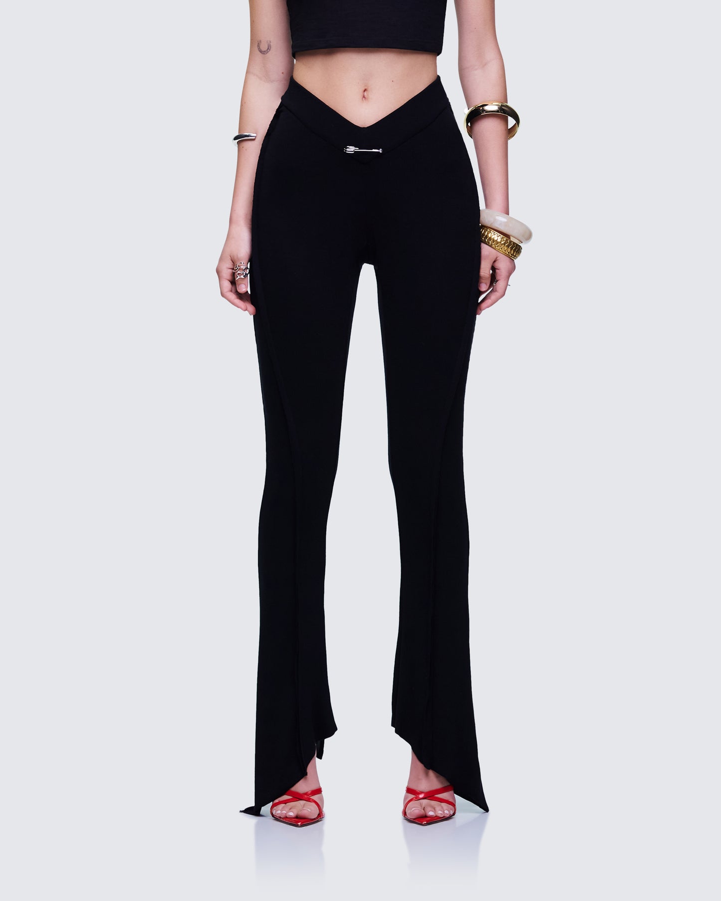 Iva Black Ribbed V Waist Pant model front