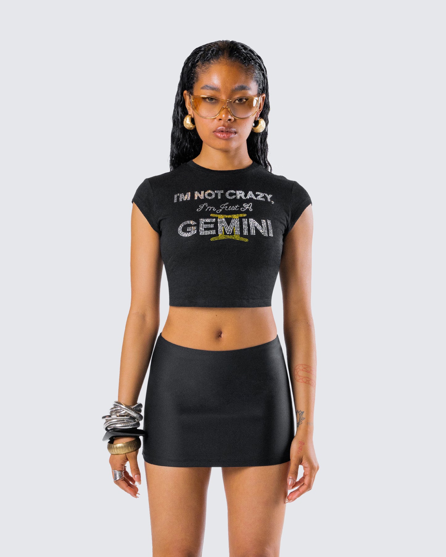 Julane Black Gemini Graphic Top model front