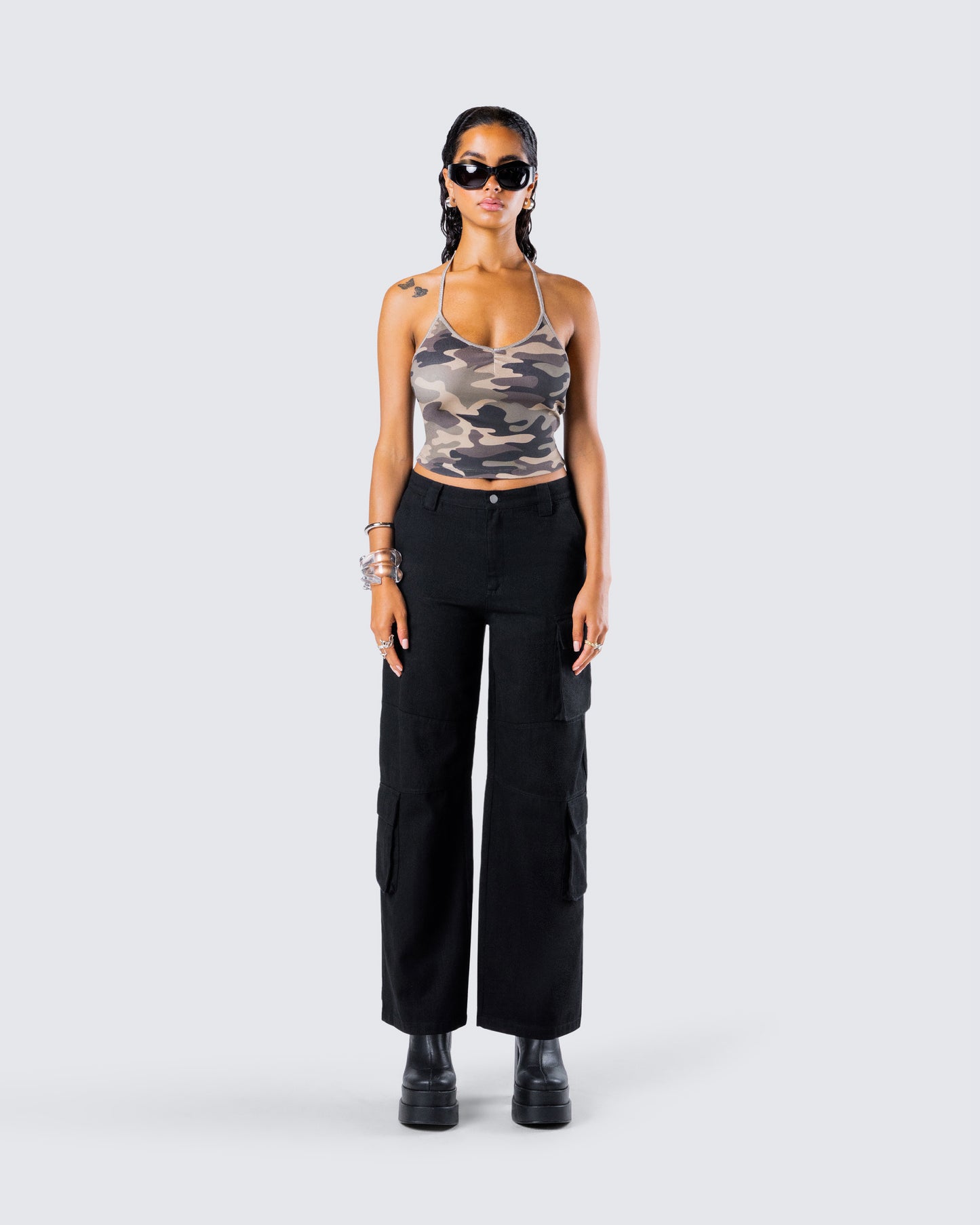 Laura Camo Set model front