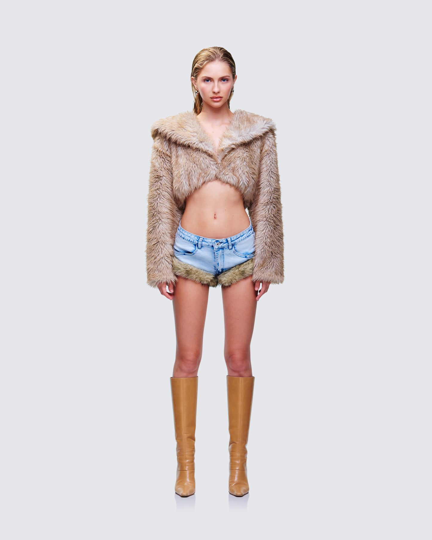 Megari Faux Fur Set model front