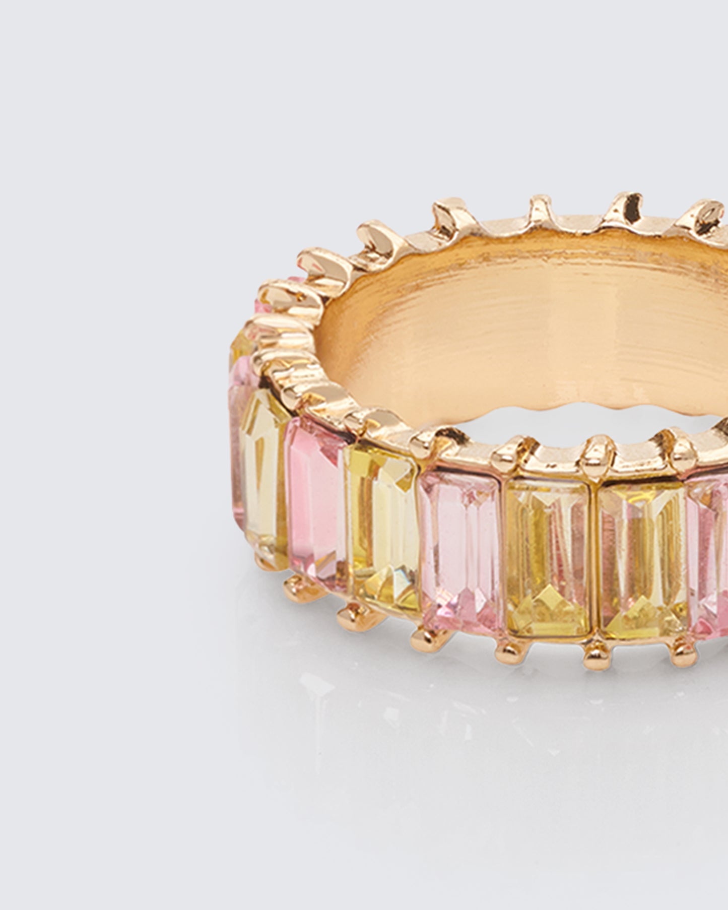 Women's gold jewelry front view β FINESSE