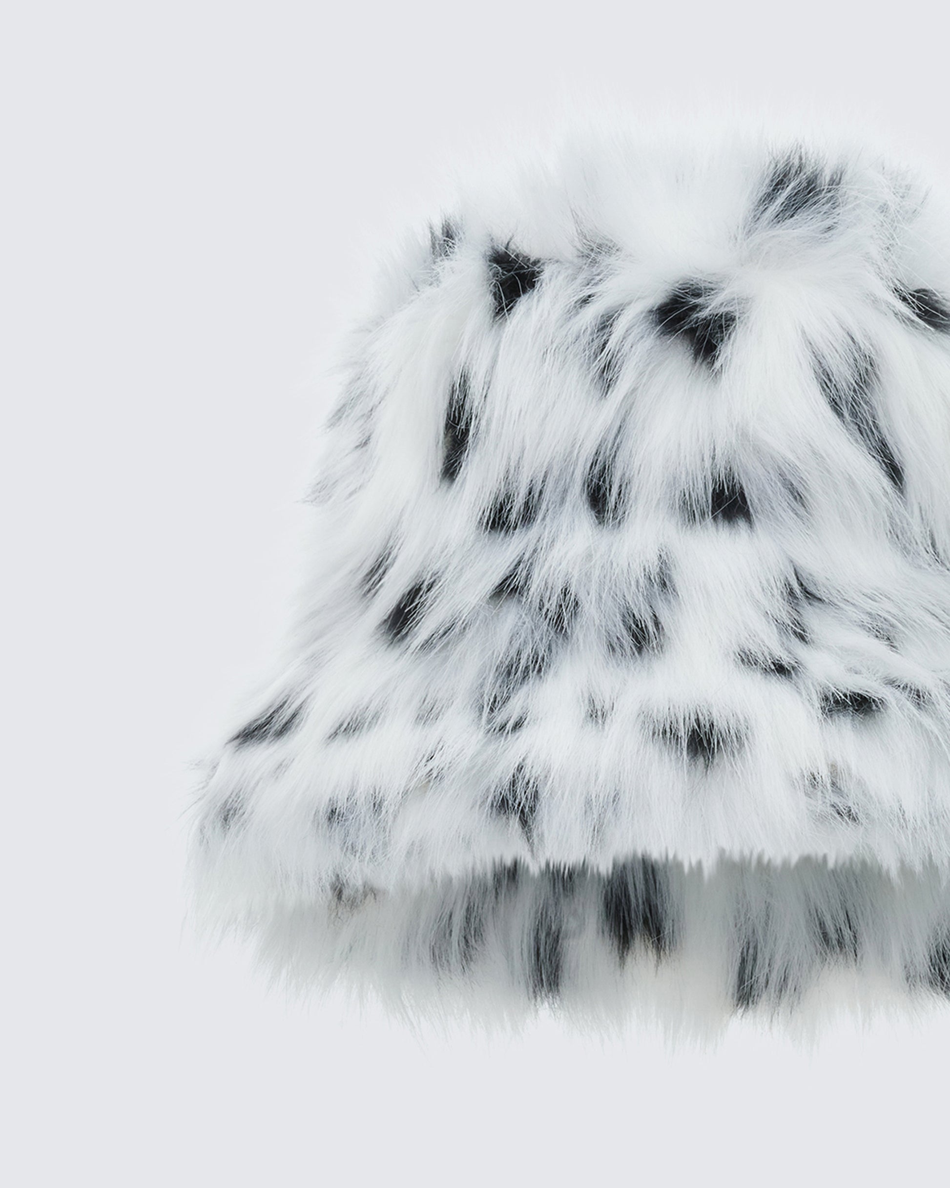 Women's accessories front view – FINESSE