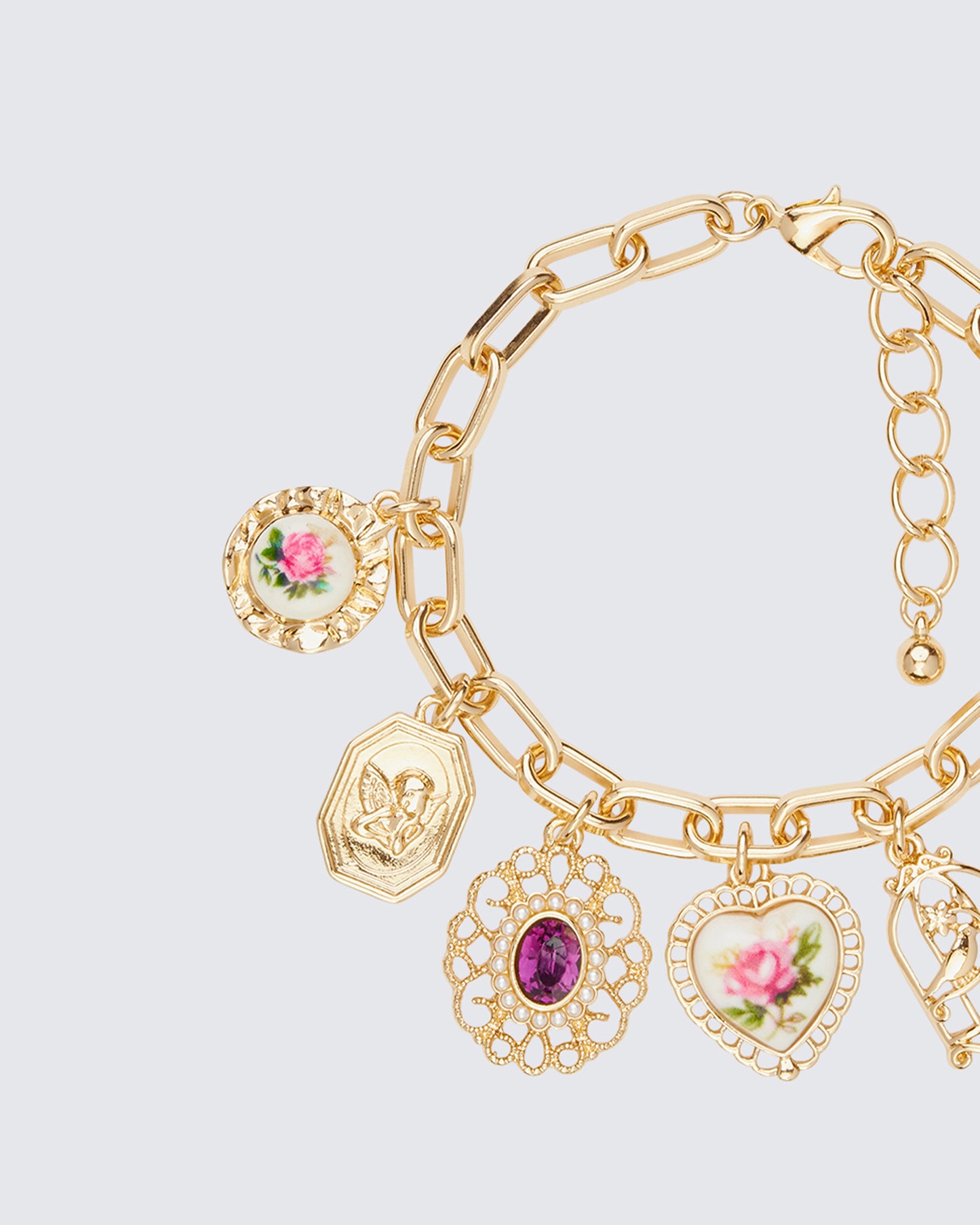 Gold bracelet front view β FINESSE