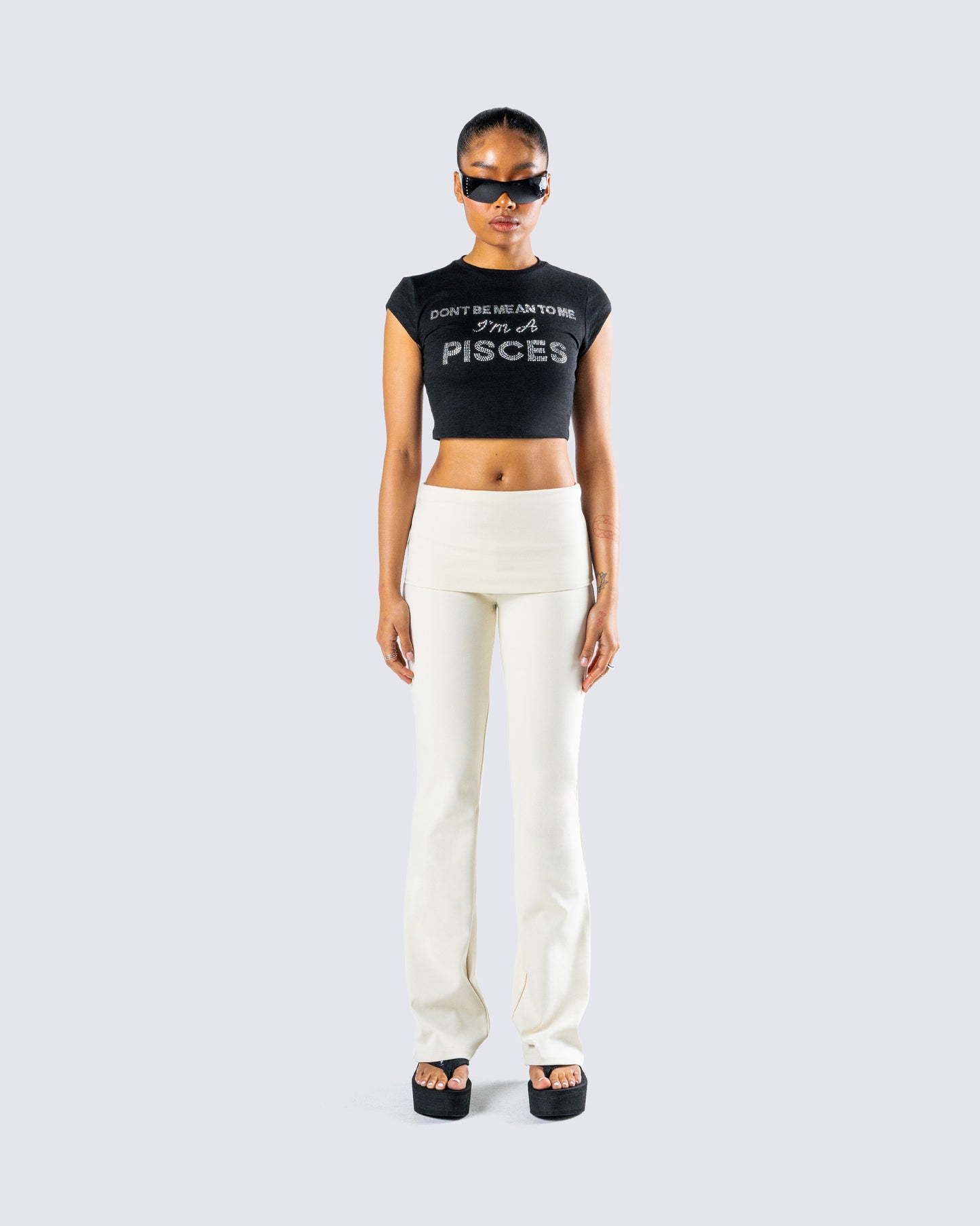 Shirin Pisces Set model front