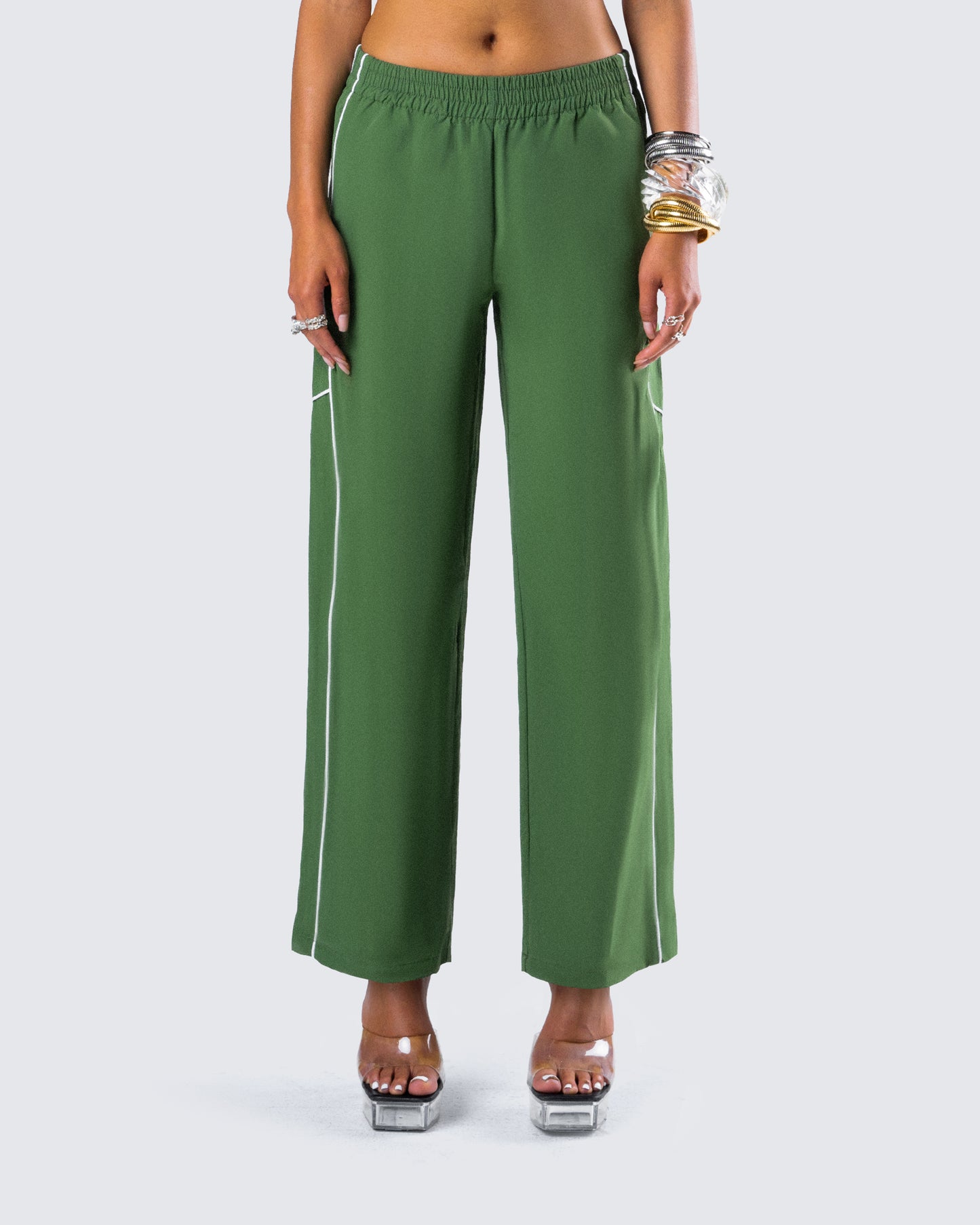 Sidonia Baggy Green Track Pants model front