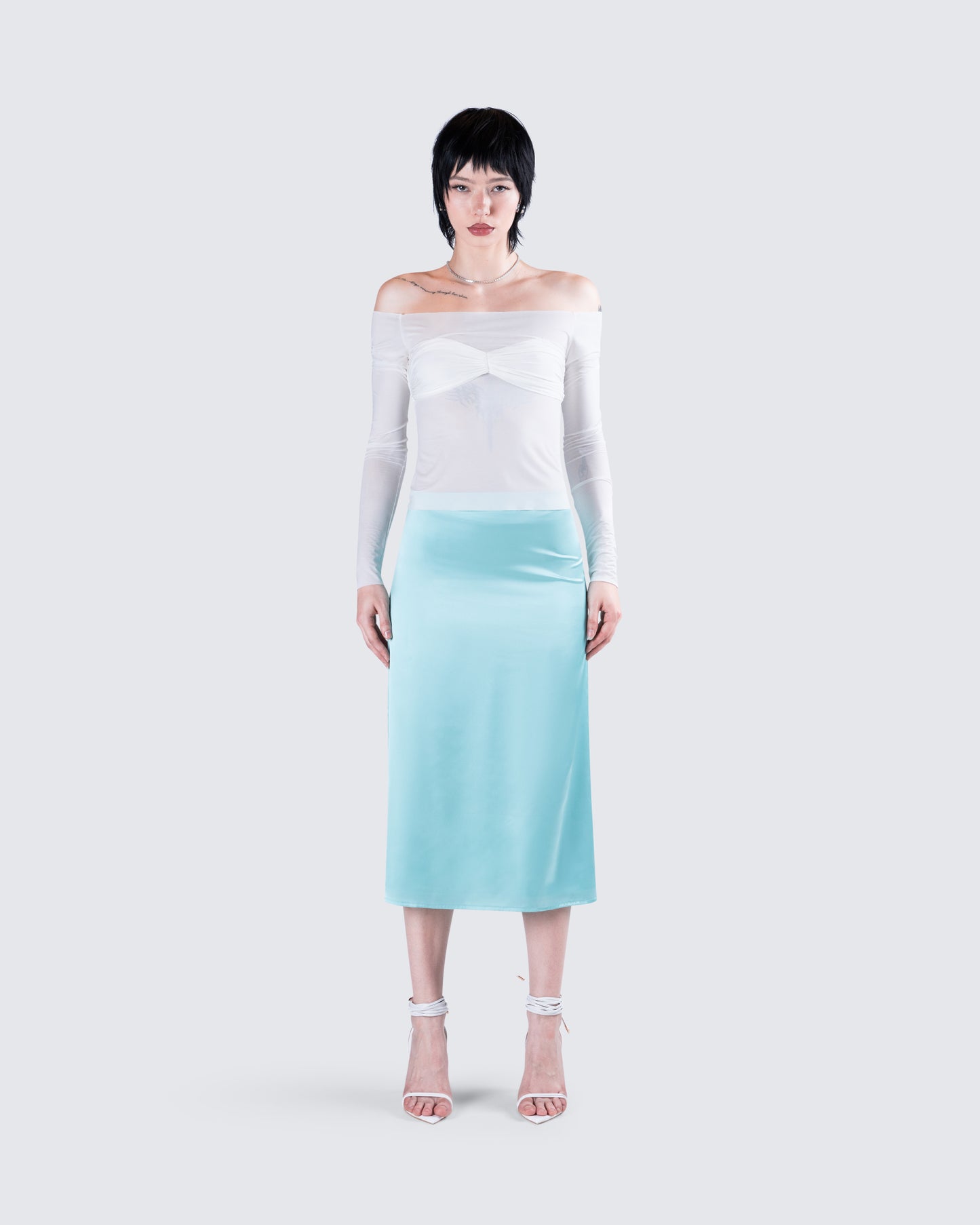 Theo Satin Set model front