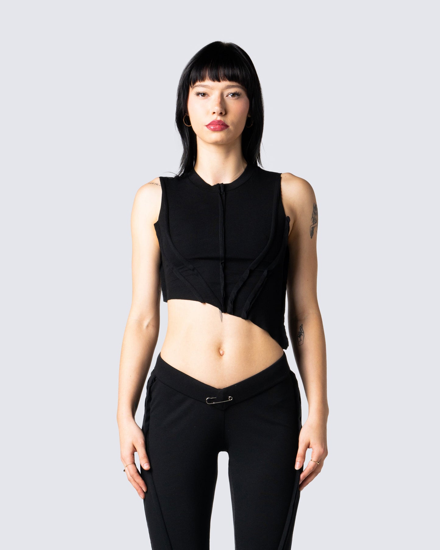 Iva Black Ribbed Cropped Top model front