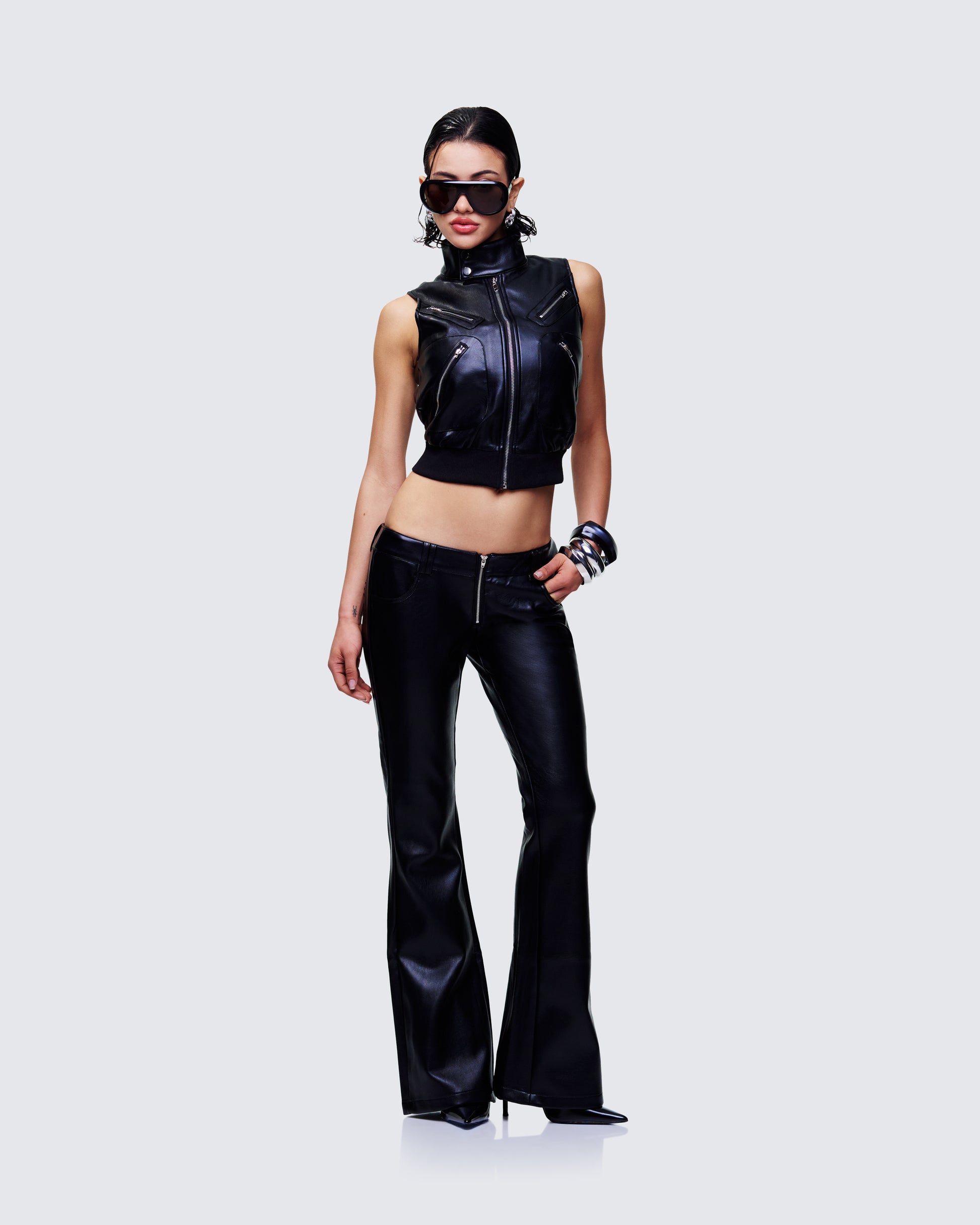 Women's black pants alternate angle – FINESSE