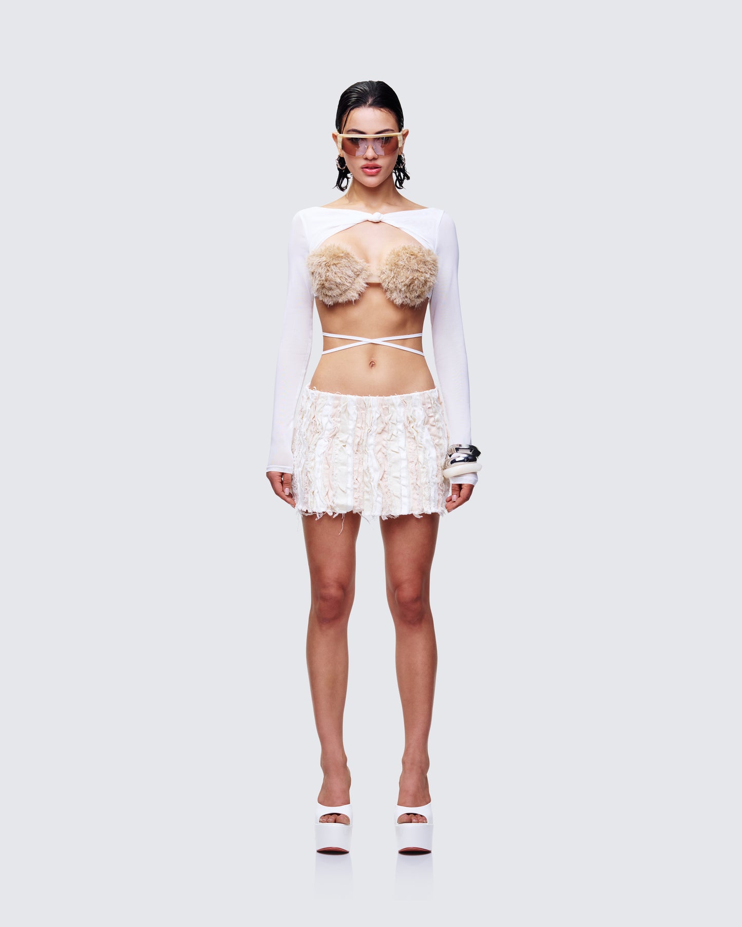 Eyra Ivory Set model front