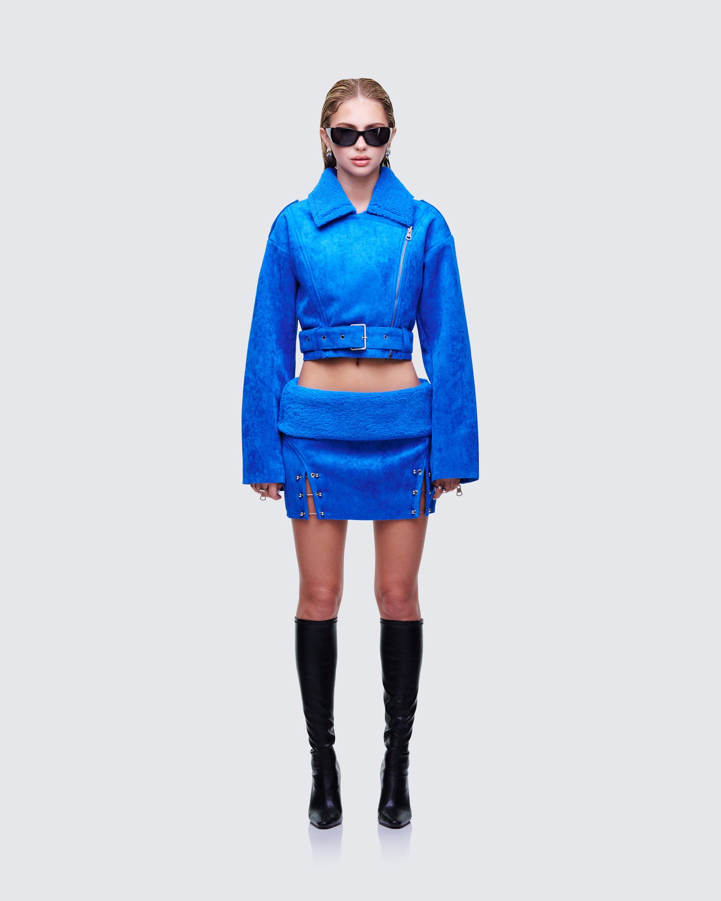 Ramona Blue Set model front