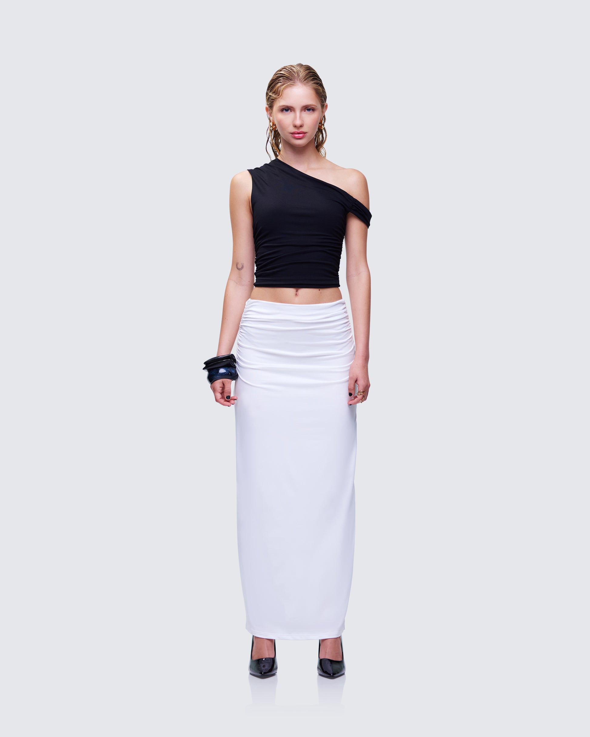 Eirene Asymmetrical Set model front