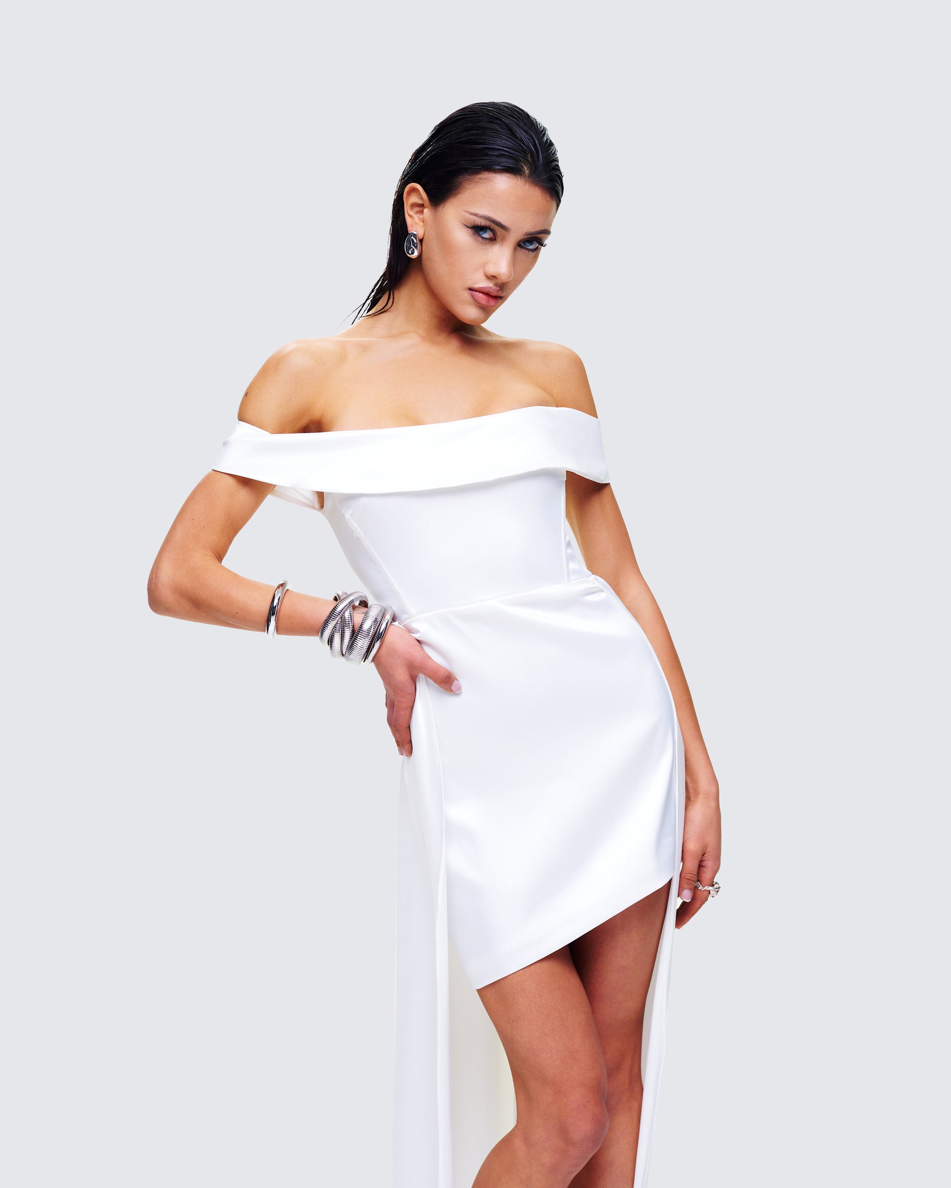 off white asymmetric dress Lou | White One-Shoulder Asymmetric Maxi Dress