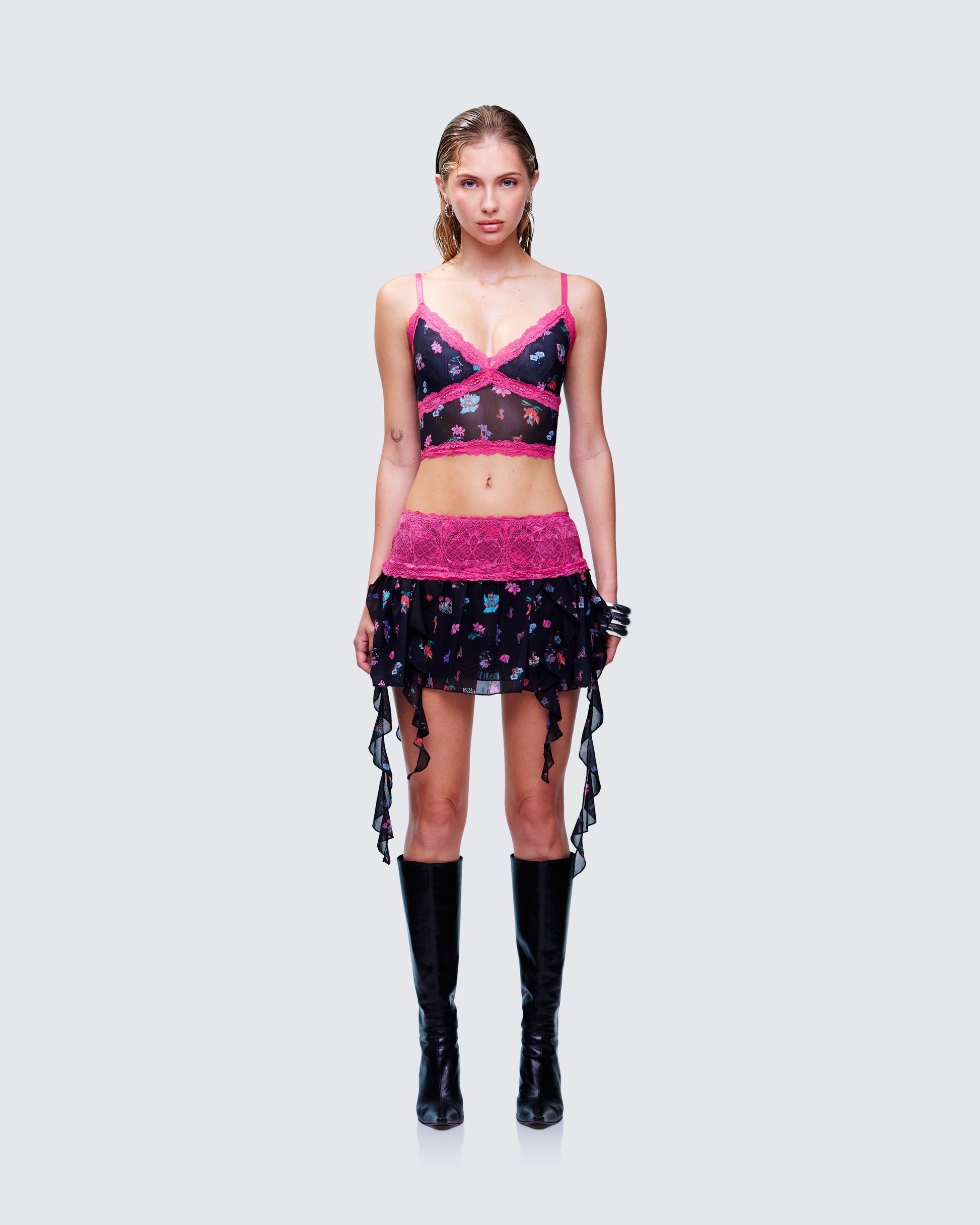 Aurelia Black Set model front