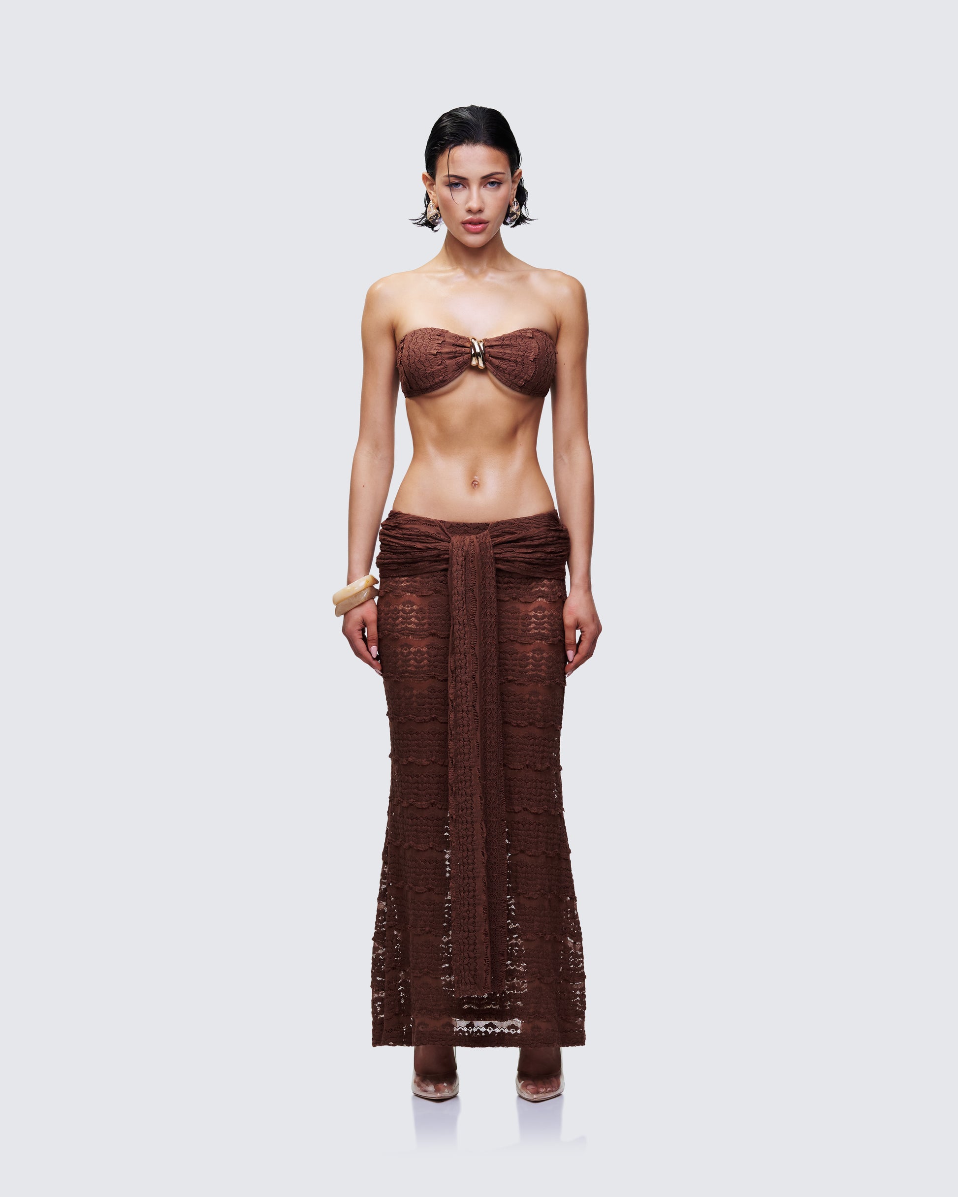 Dreya Brown Set model front