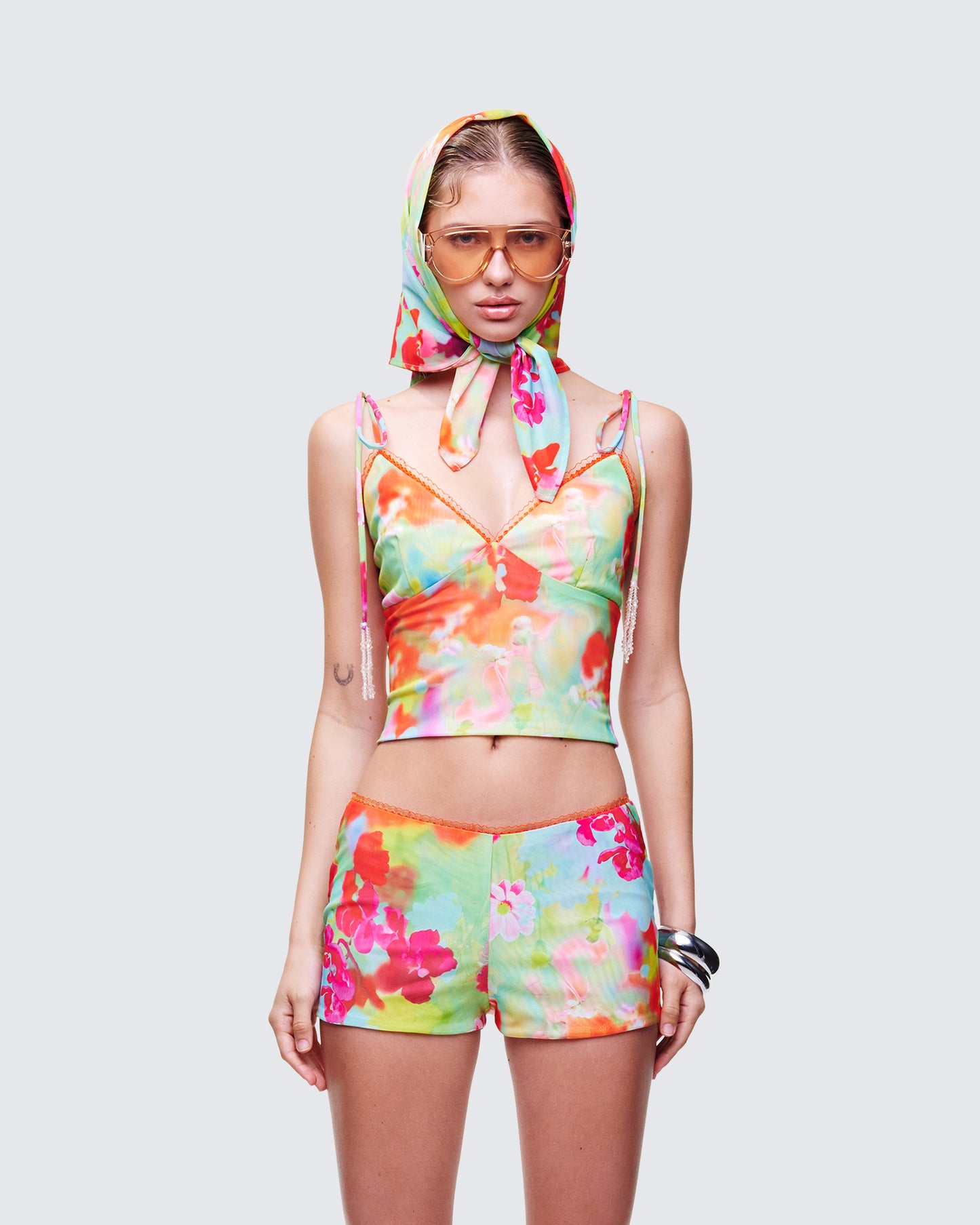 Women's accessories front view – FINESSE