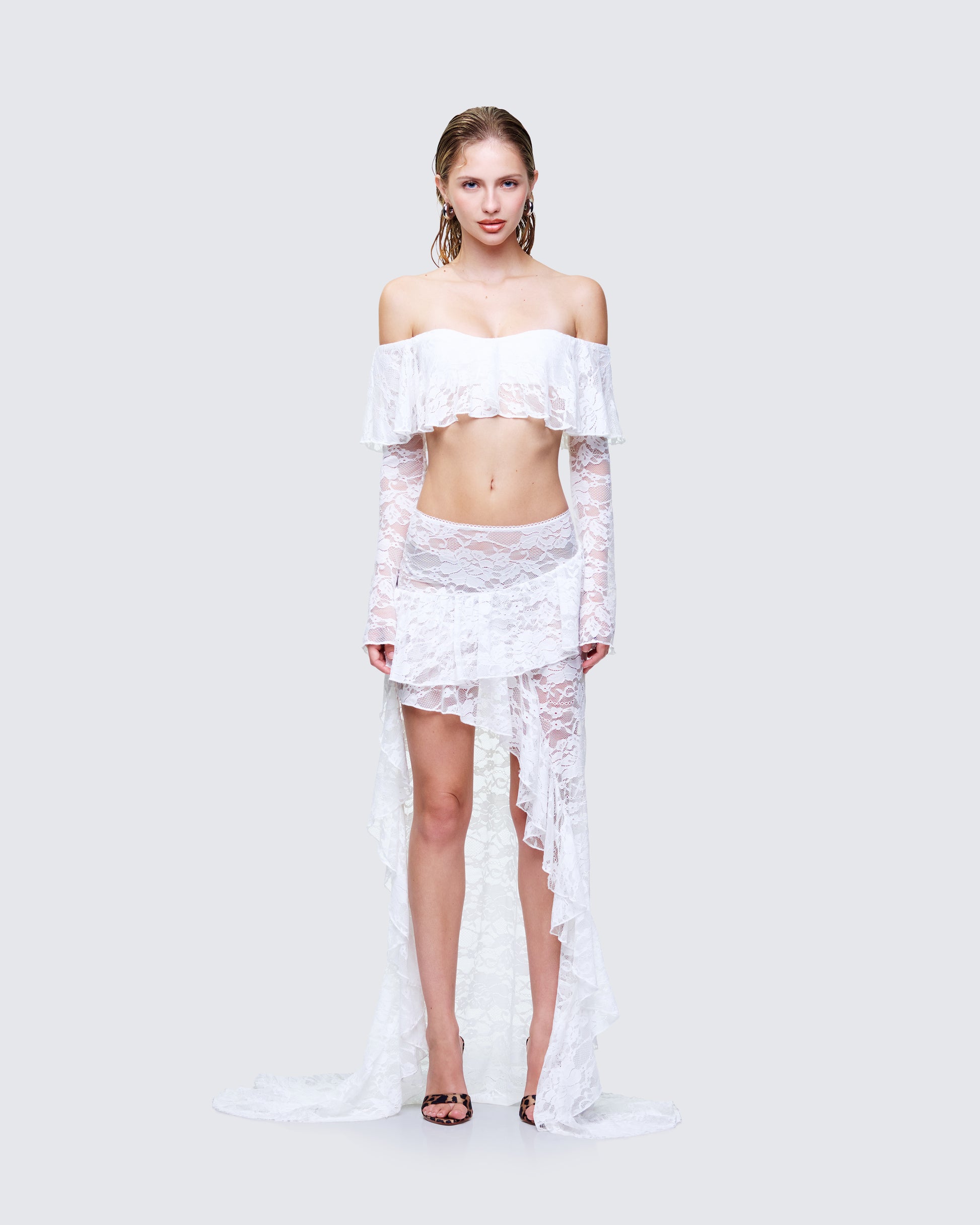 Rina White Set model front