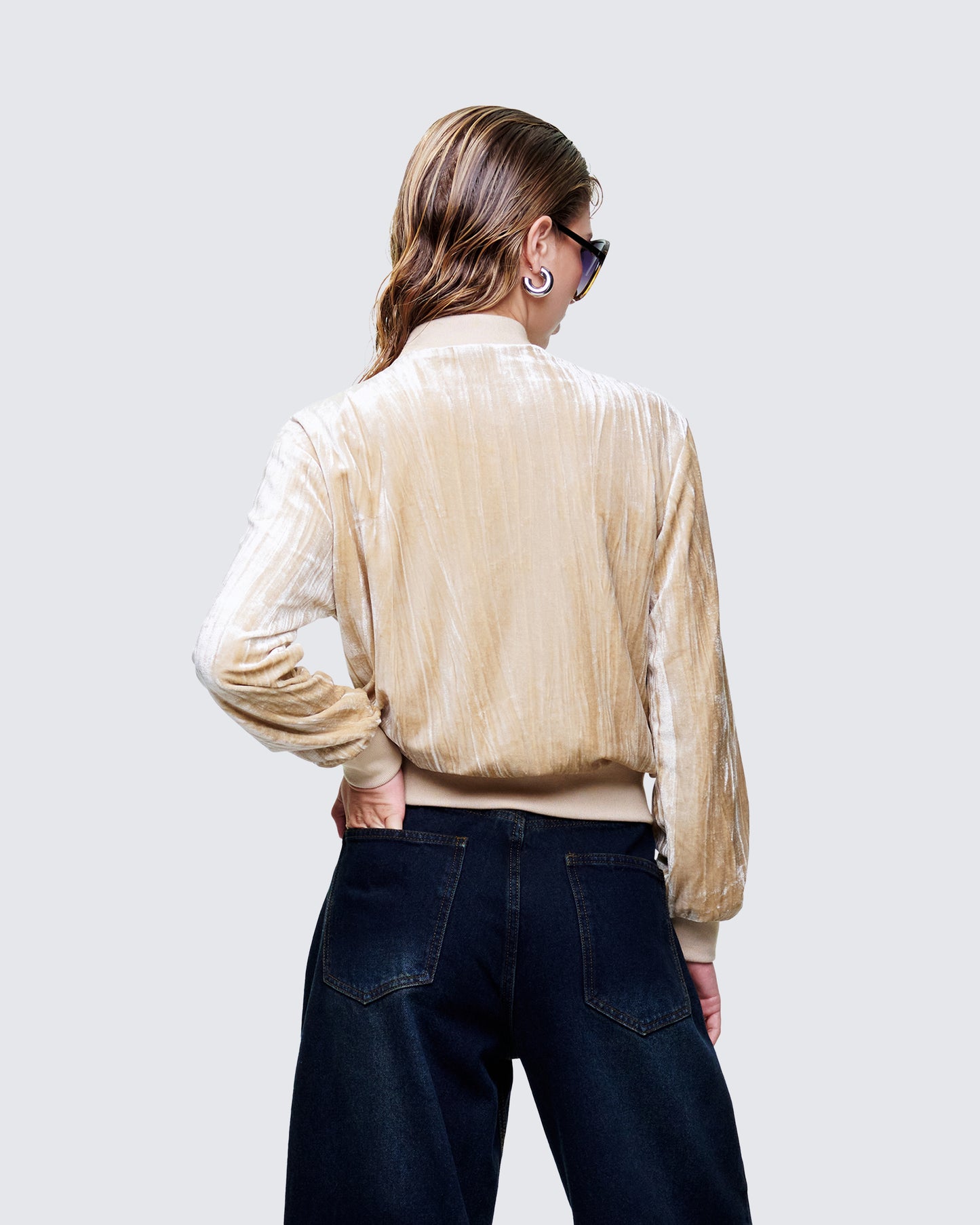 Women's beige jacket close-up detail – FINESSE