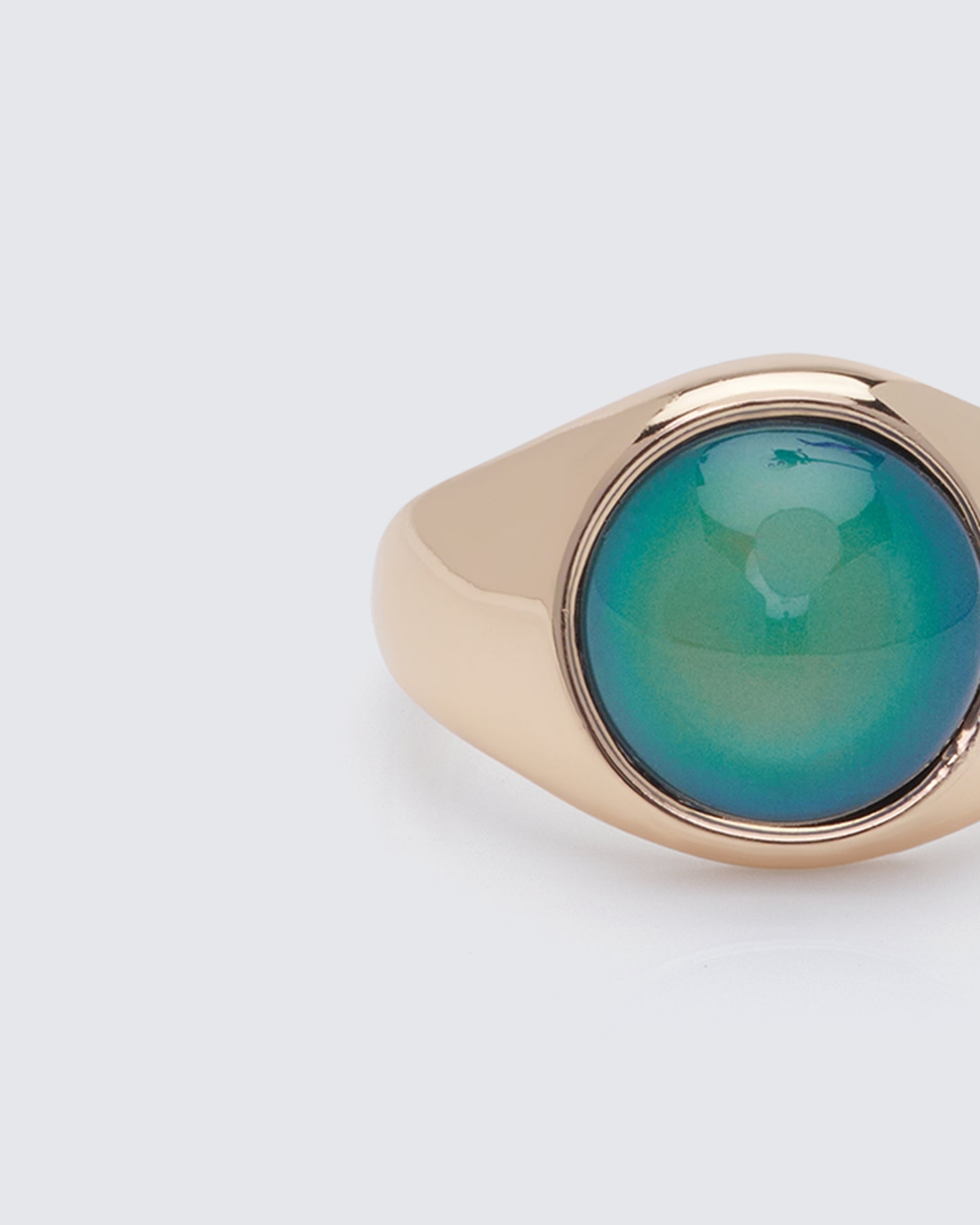 Shandraya Gold Mood Ring - close up detail