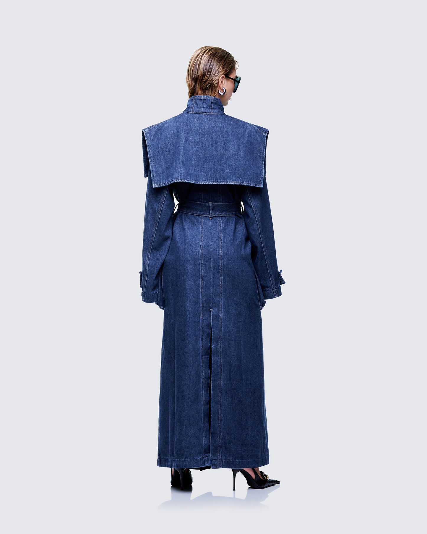 Women's blue cotton outerwear close-up detail – FINESSE