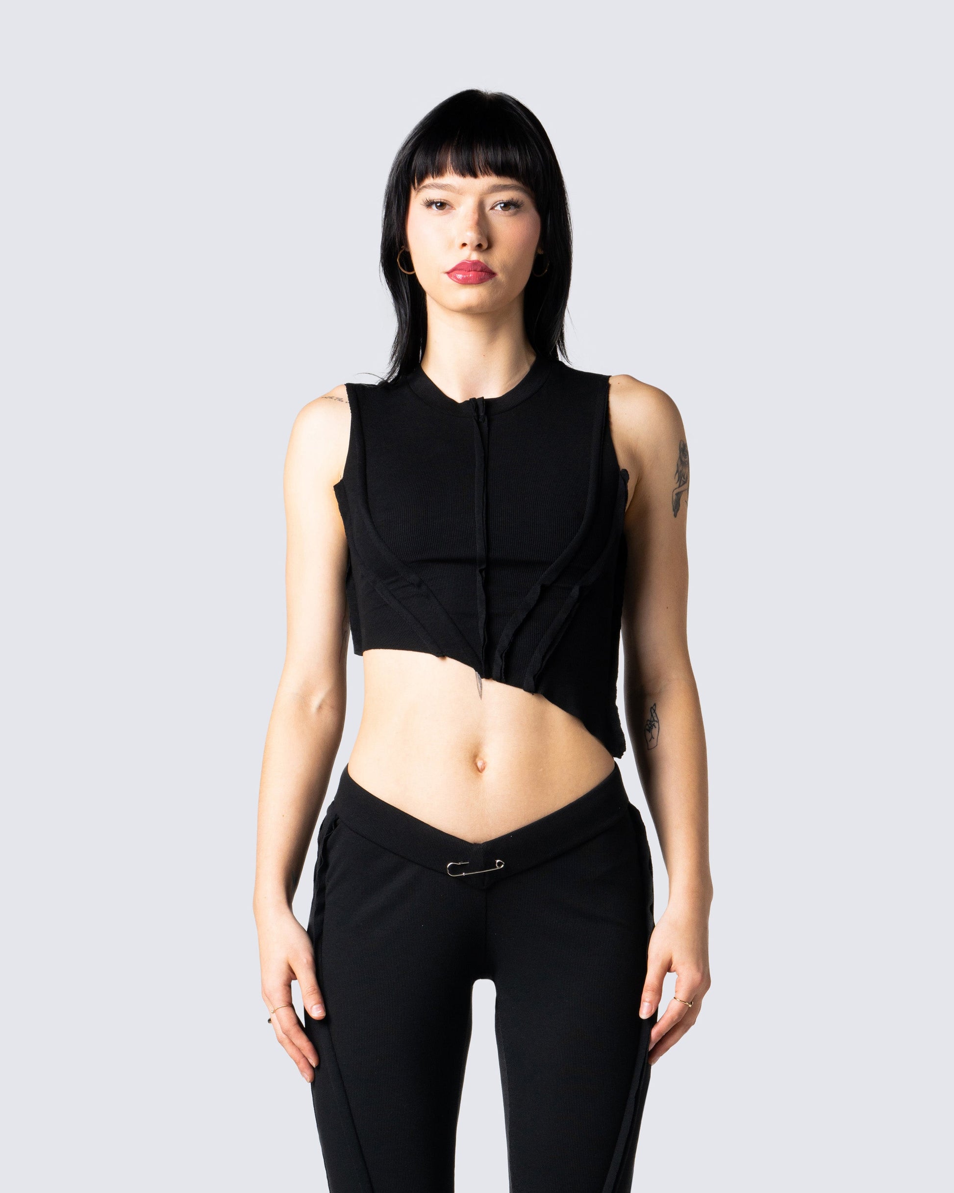 Iva Black Ribbed Cropped Top – FINESSE